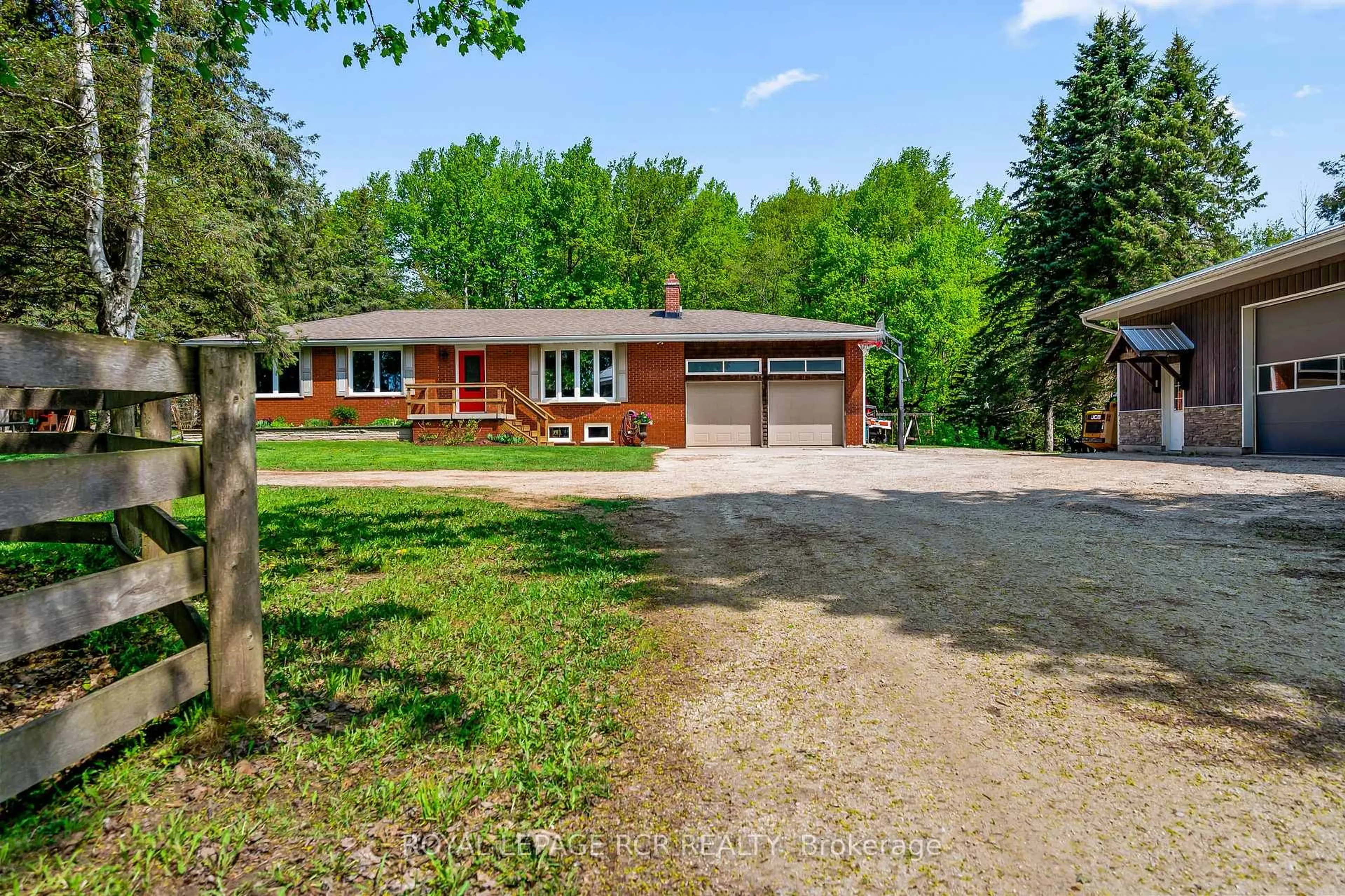A pic from outside/outdoor area/front of a property/back of a property/a pic from drone, street for 426079 25 Sdrd, Mono Ontario L9V 1E2