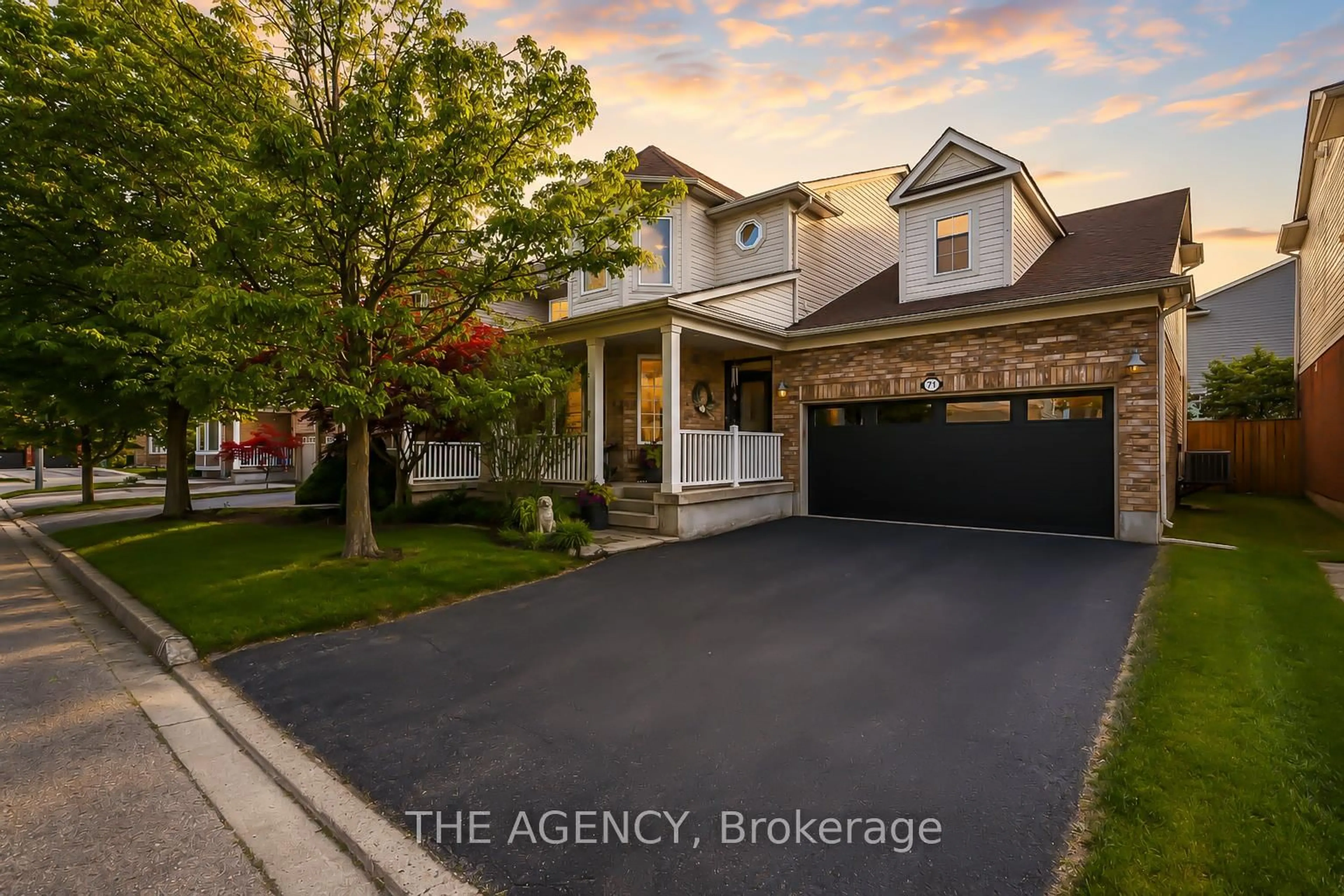 A pic from outside/outdoor area/front of a property/back of a property/a pic from drone, street for 71 Dellgrove Circ, Cambridge Ontario N1T 2J9