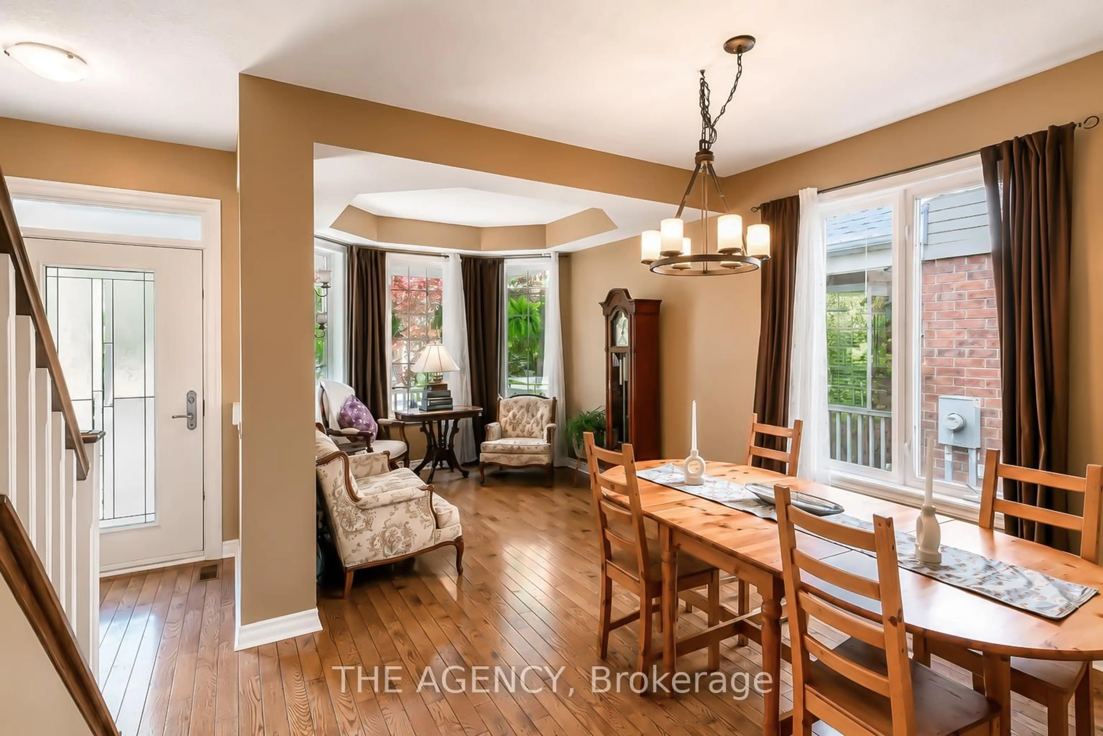 Dining room, wood/laminate floor for 71 Dellgrove Circ, Cambridge Ontario N1T 2J9