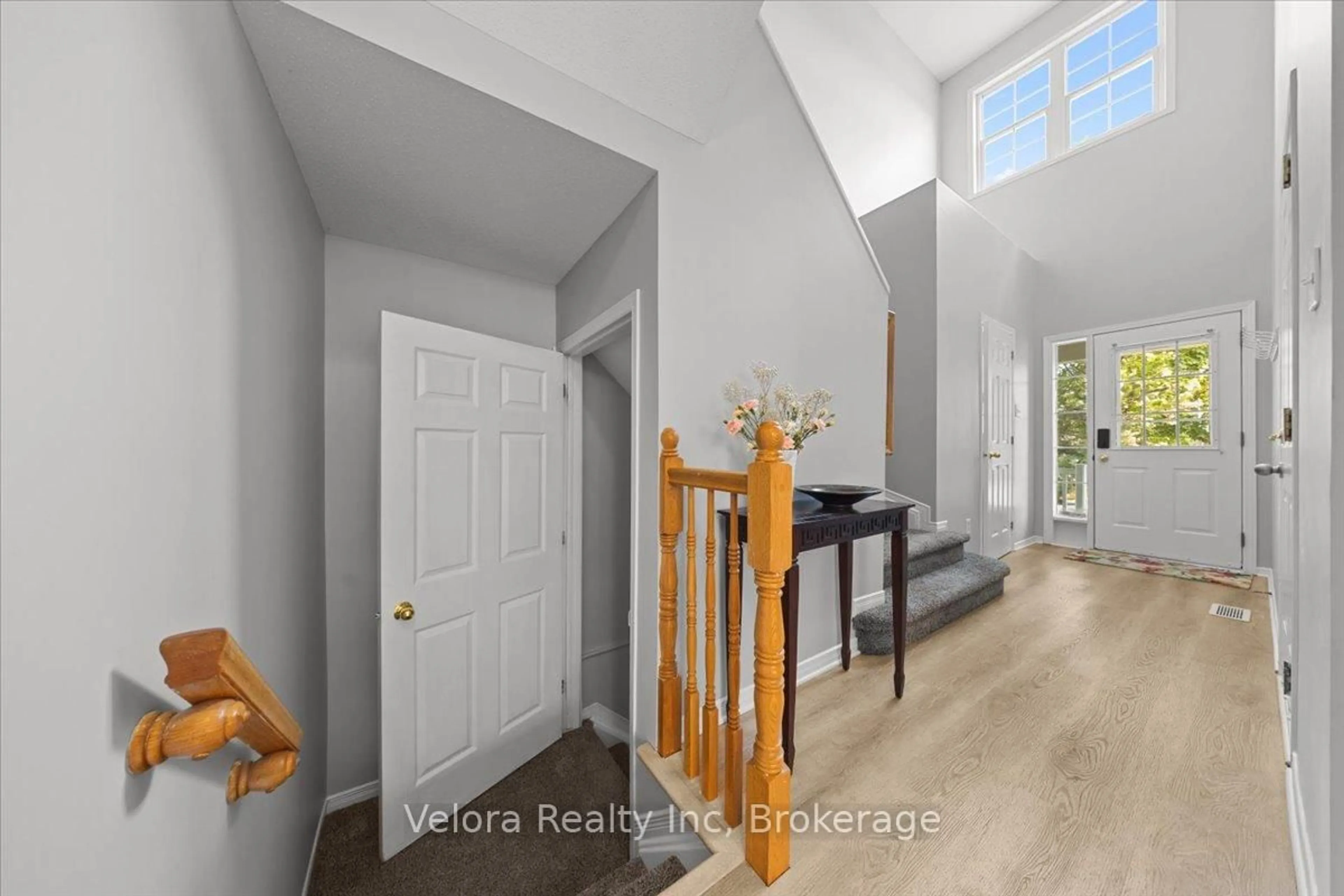 Indoor entryway for 234 Deercroft Ave, Nepean Ontario K2J 5K1