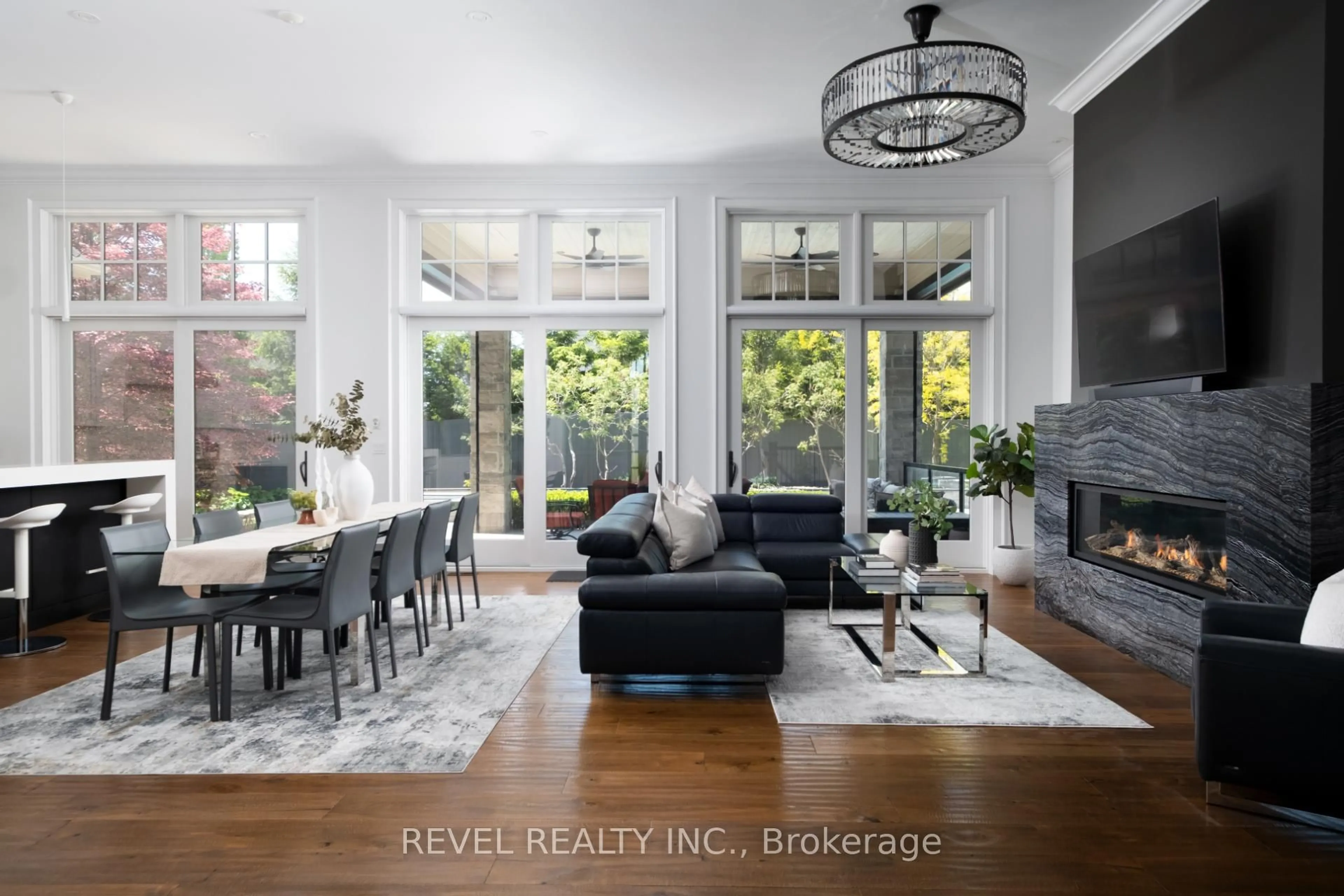 Living room with furniture, ceramic/tile floor for 15 Lambeth Lane, Puslinch Ontario N0B 2J0