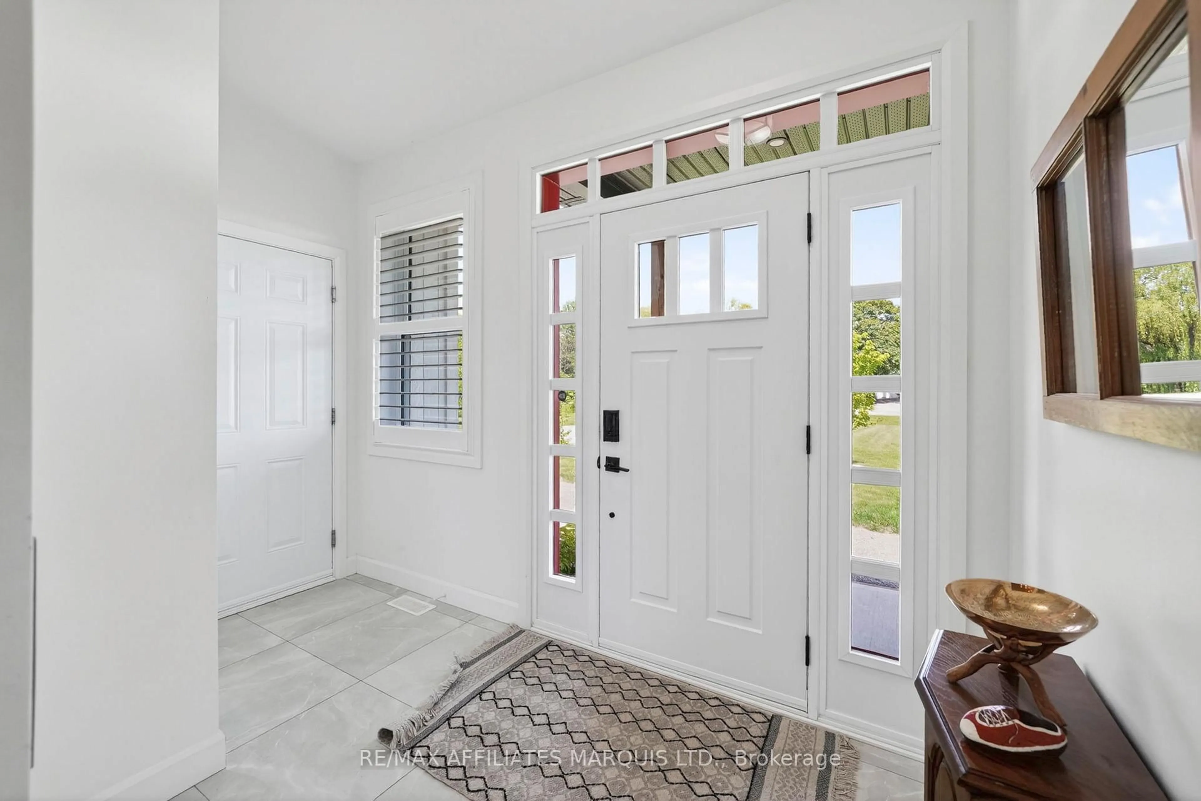 Indoor entryway for 4996 Rosebush Dr, South Glengarry Ontario K0C 1S0