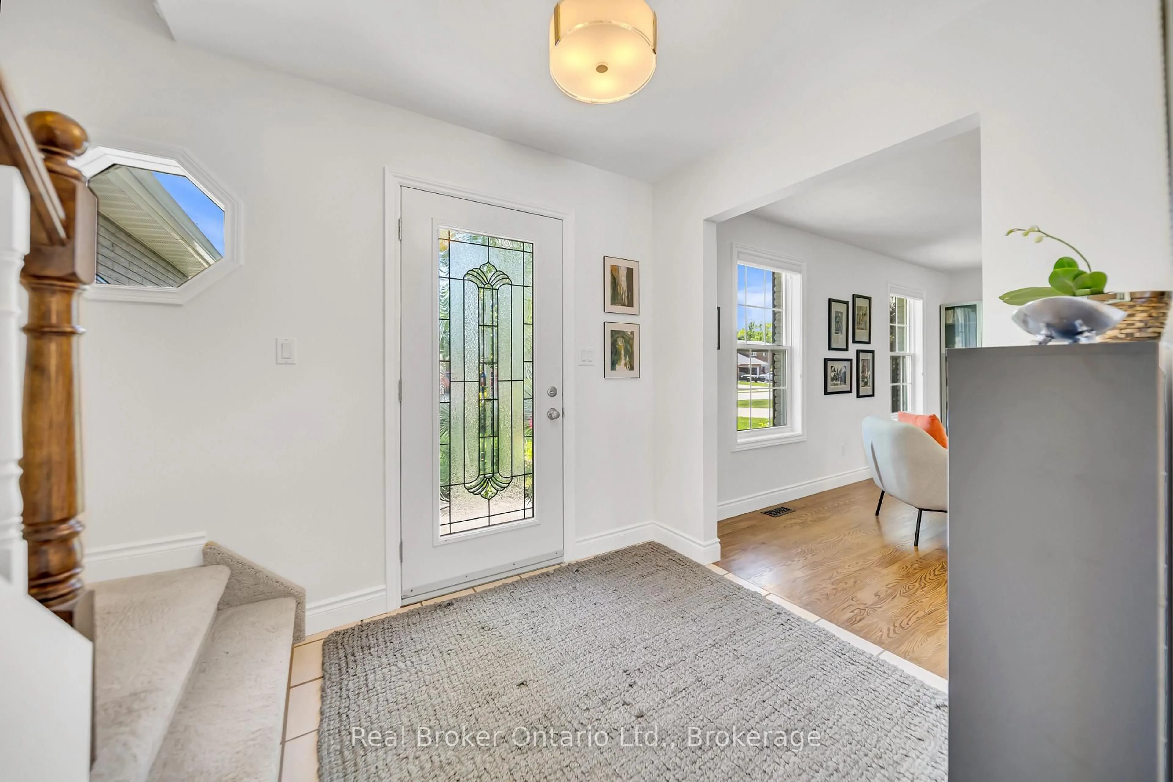 Indoor entryway for 912 Parkwood Dr, Saugeen Shores Ontario N0H 2C2