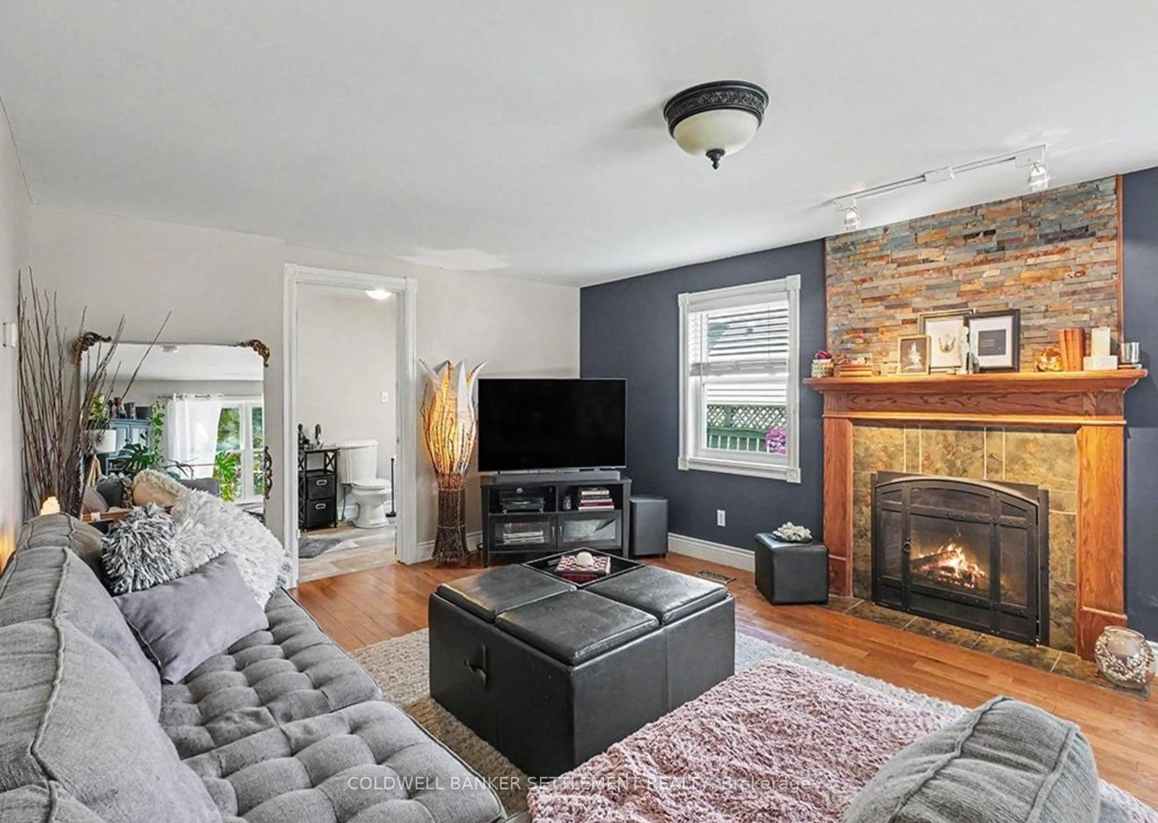 Living room with furniture, wood/laminate floor for 217 Gore St, Perth Ontario K7H 1K6