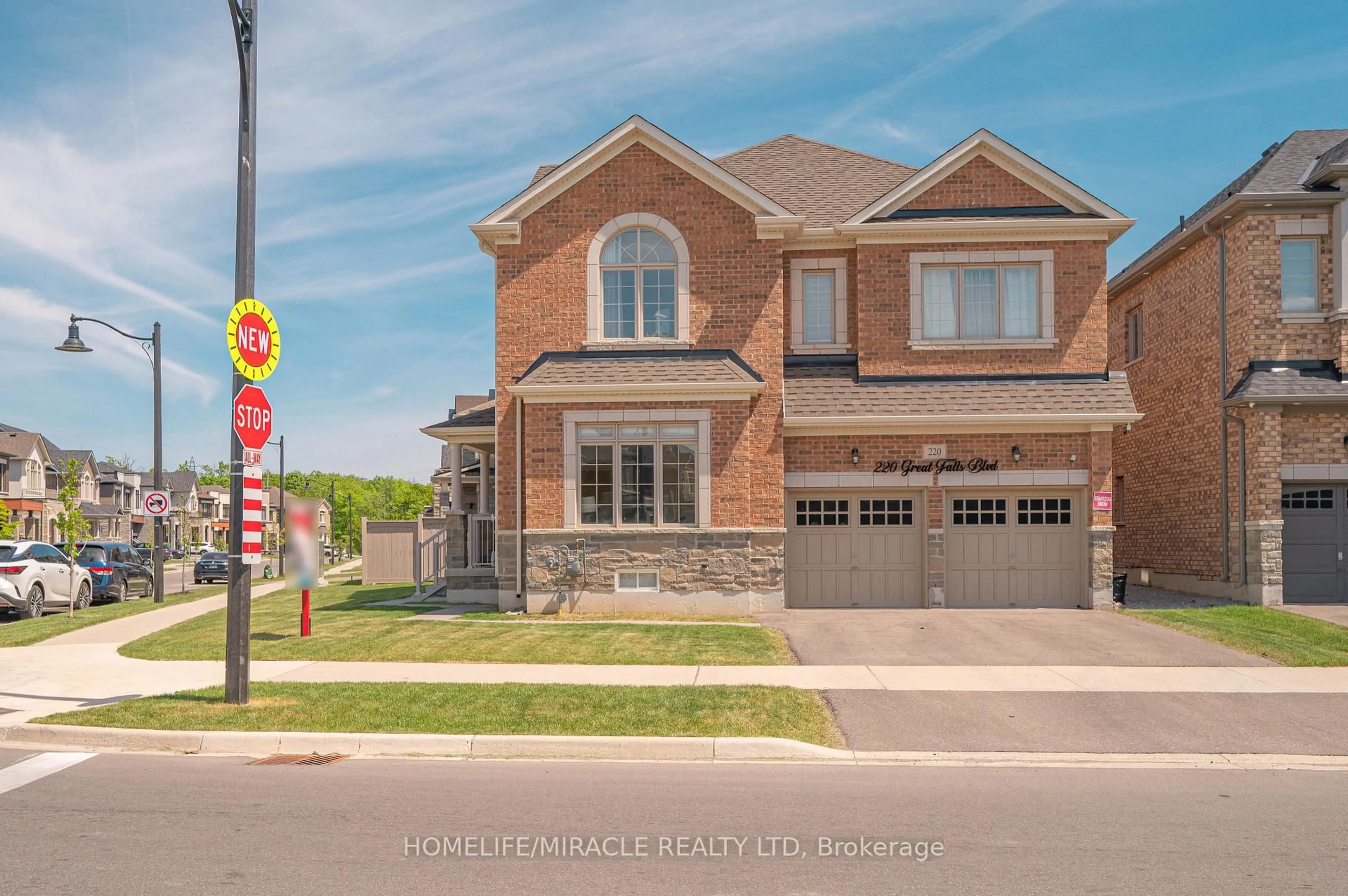 Home with brick exterior material, street for 220 Great Falls Blvd, Hamilton Ontario L8B 1Z1