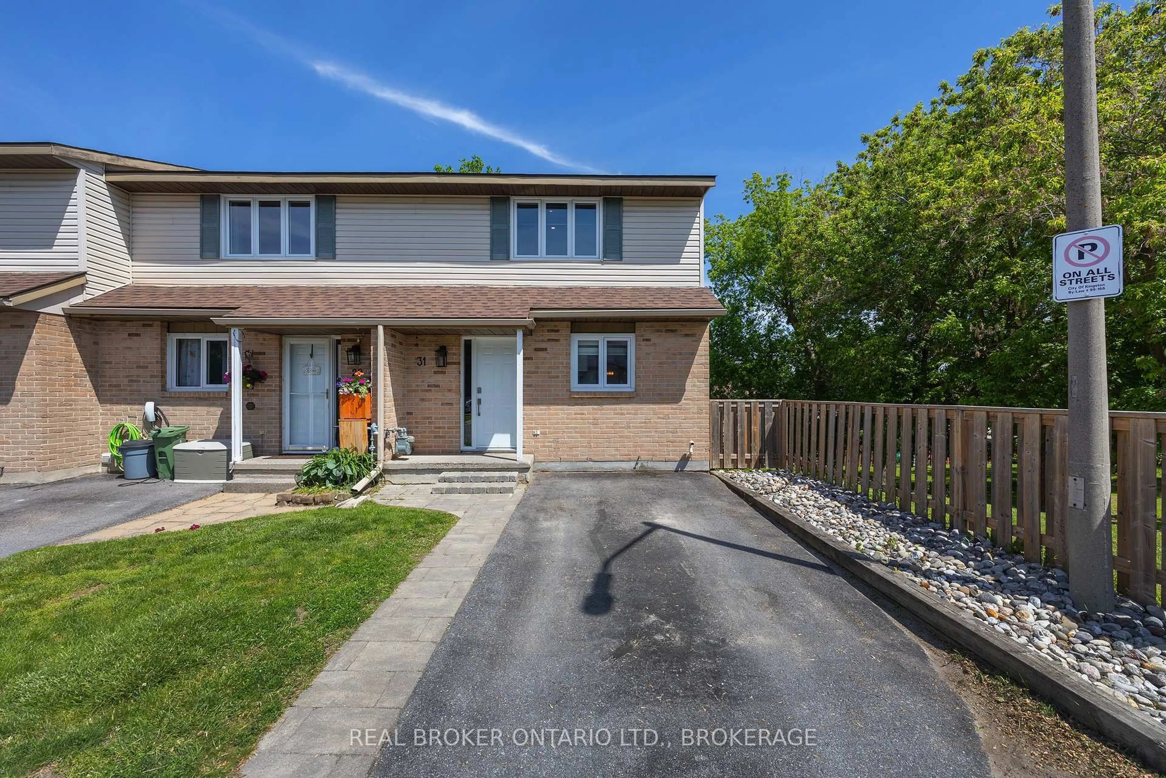 A pic from outside/outdoor area/front of a property/back of a property/a pic from drone, street for 31 Coventry Cres, Kingston Ontario K7M 7S1