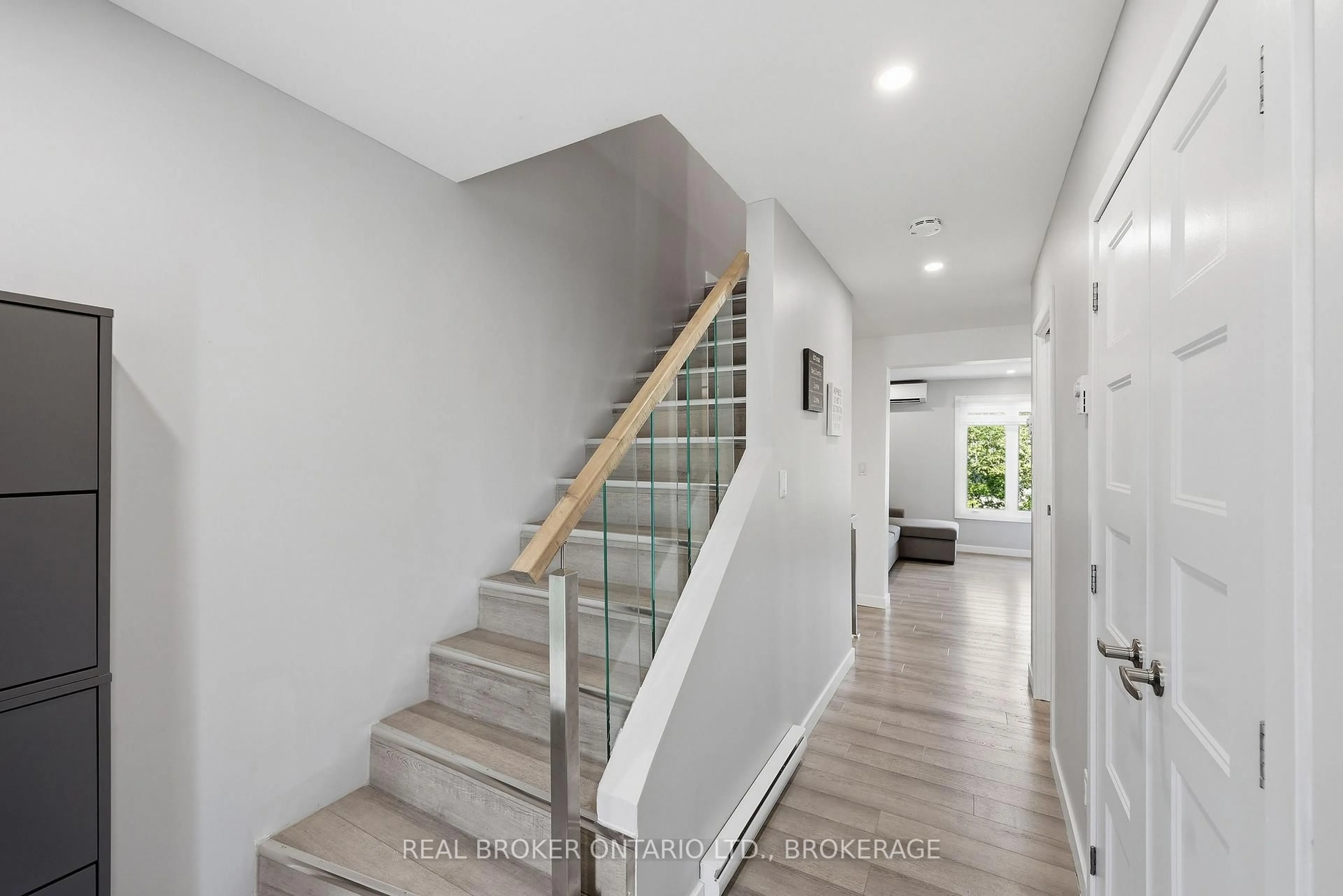 Unknown for 31 Coventry Cres, Kingston Ontario K7M 7S1