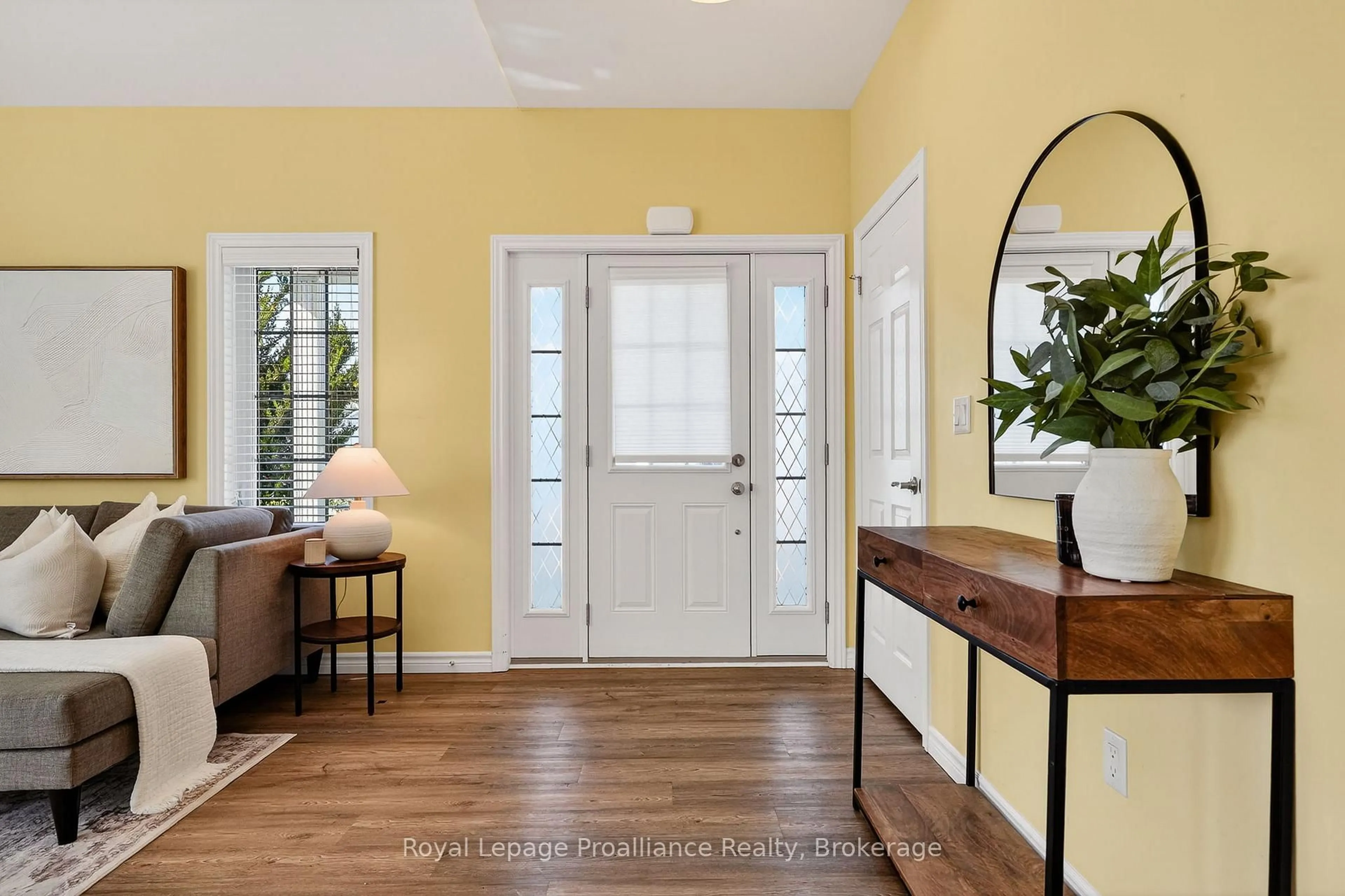 Indoor entryway for 295 Densmore Rd #504, Cobourg Ontario K9A 4J9