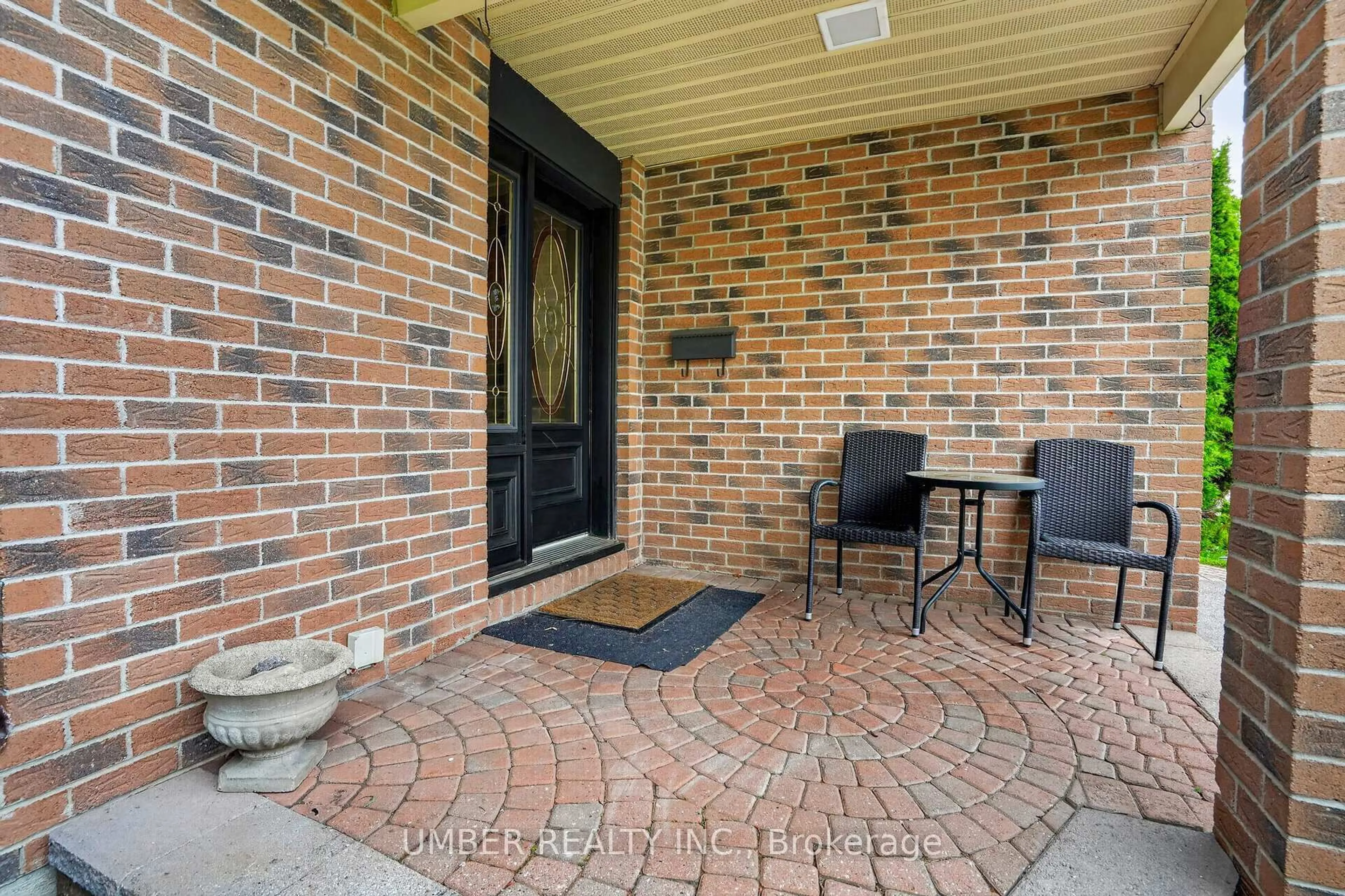 Patio, street for 258 Anglehart Ave, Orleans Ontario K1E 2V9