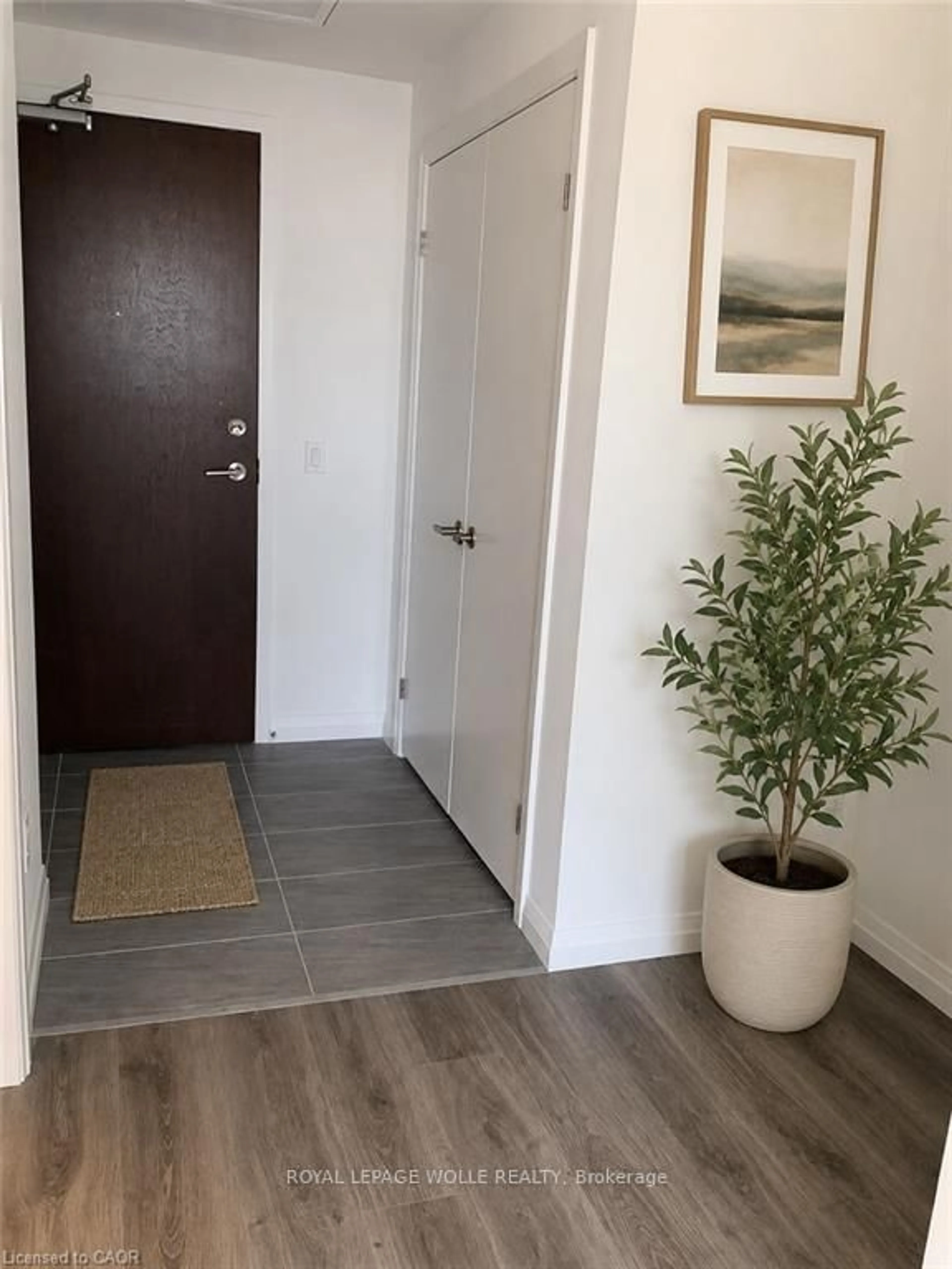 Indoor entryway for 108 Garment St #1409, Kitchener Ontario N2G 0C3
