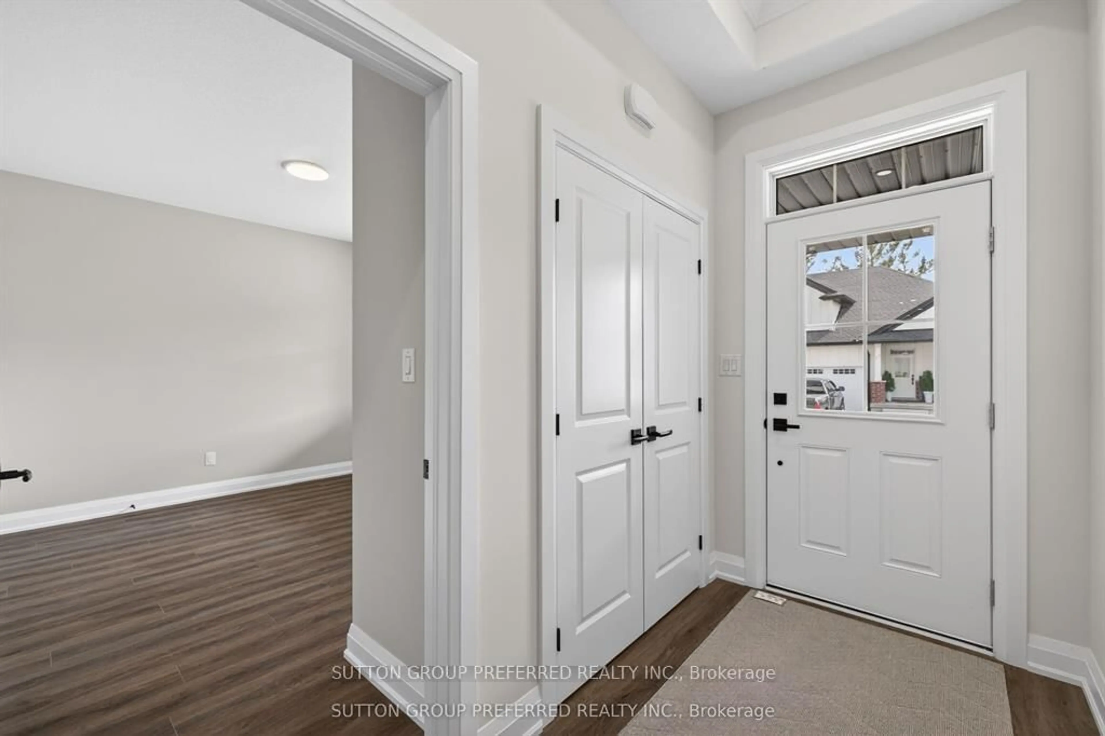 Indoor entryway for 175 GLENGARIFF Dr #28, Southwold Ontario N5P 0G1