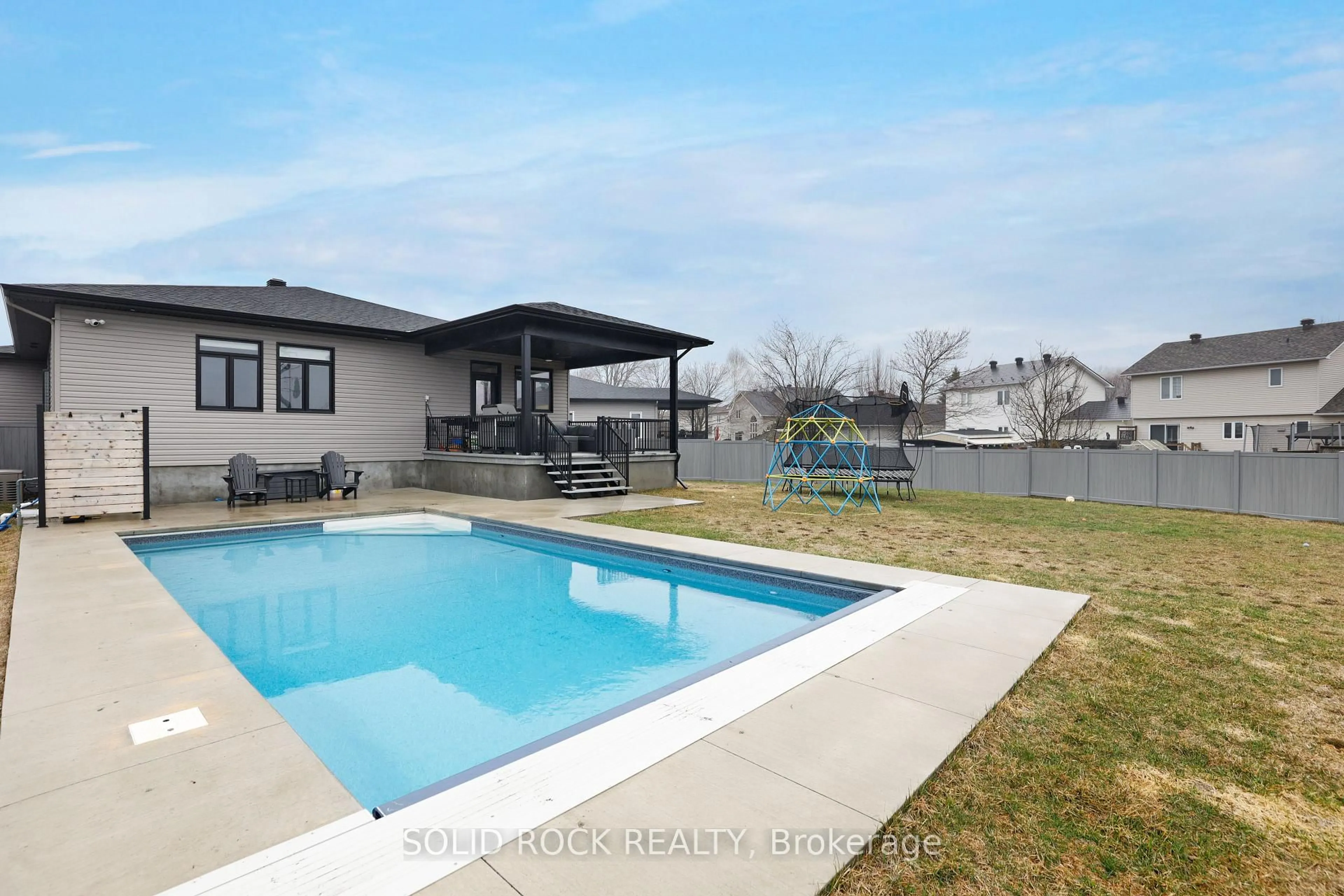Pool for 216 Filion St, Russell Ontario K0A 1W0