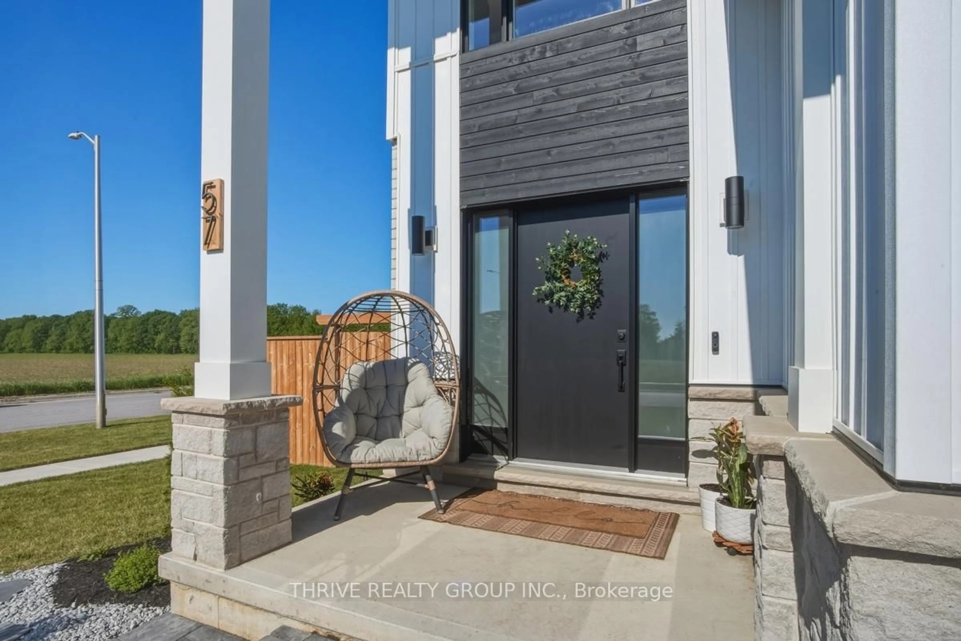 Indoor entryway for 57 Briscoe Cres, Strathroy-Caradoc Ontario N7G 0B8