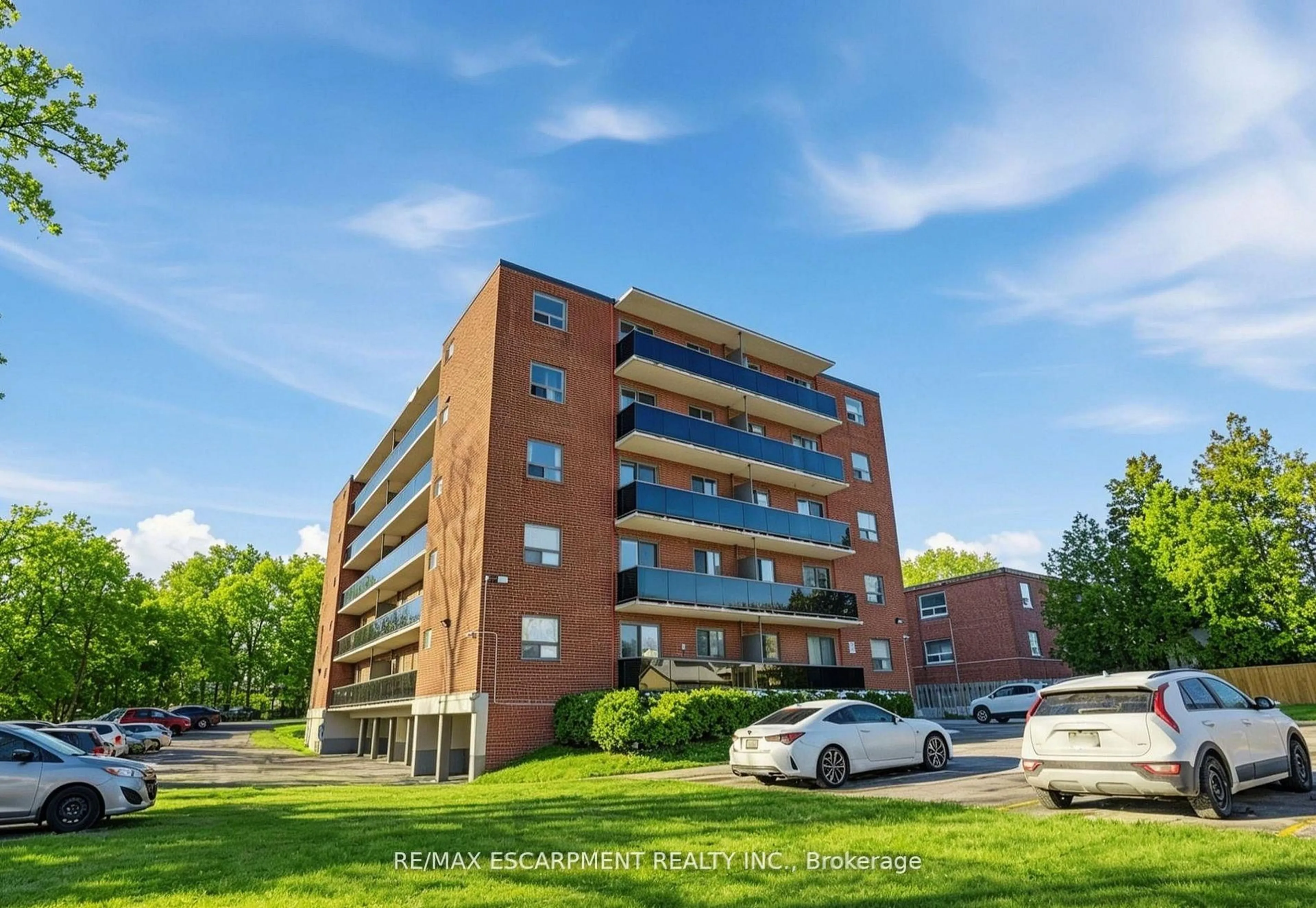 A pic from outside/outdoor area/front of a property/back of a property/a pic from drone, building for 2373 King St #38, Hamilton Ontario L8K 1X9