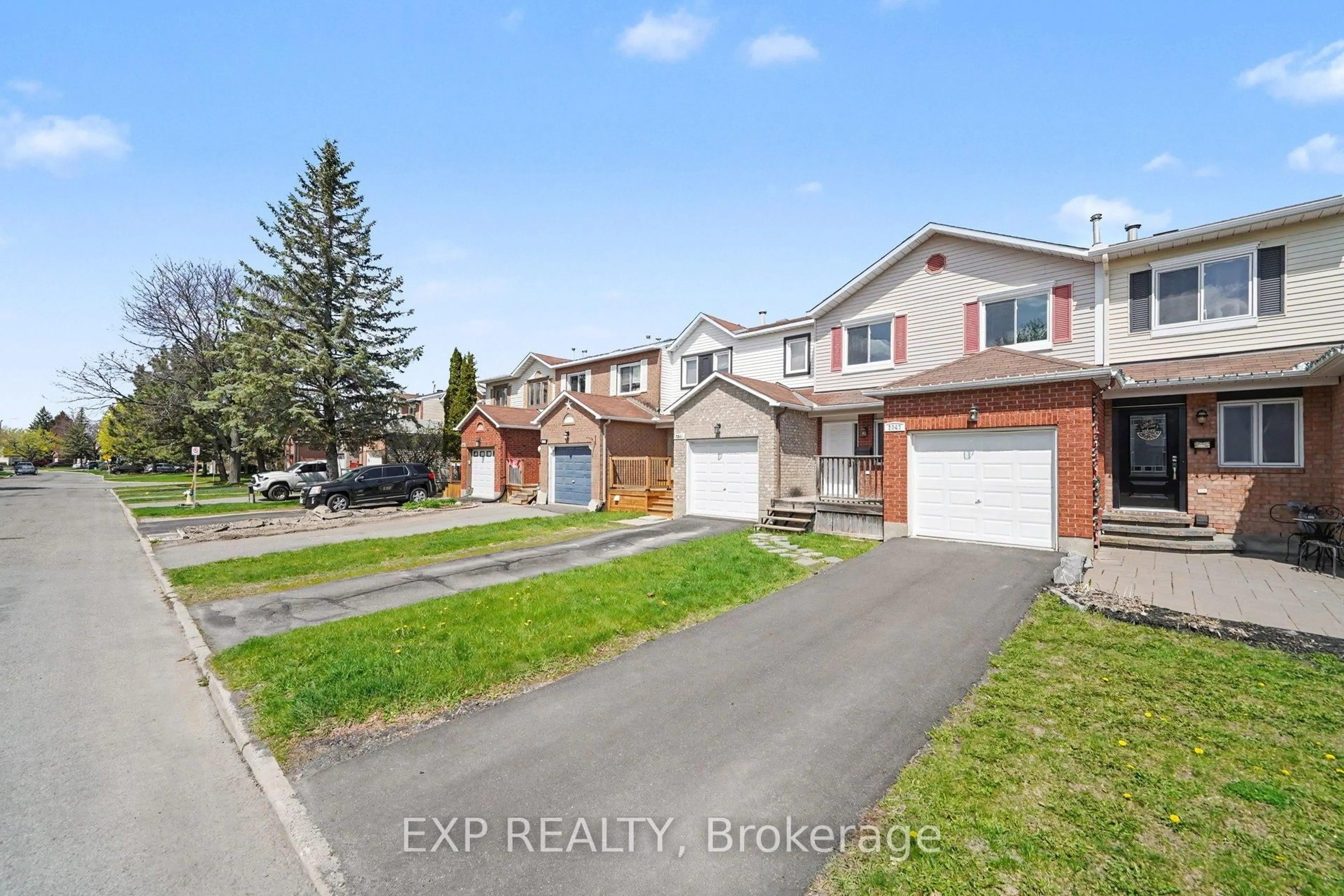 A pic from outside/outdoor area/front of a property/back of a property/a pic from drone, street for 2043 Sunland Dr, Orleans Ontario K4A 3K8