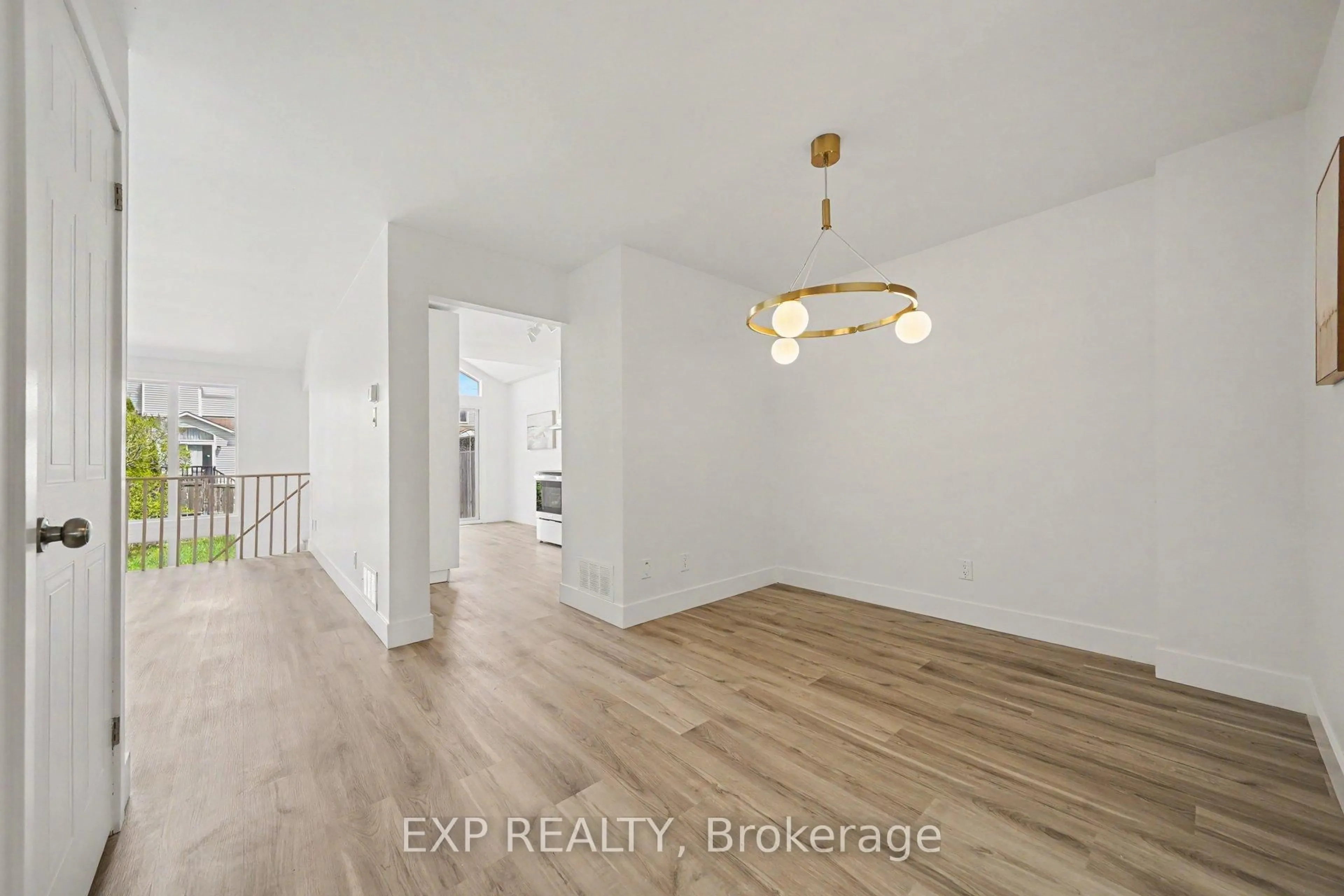 A pic of a room for 2043 Sunland Dr, Orleans Ontario K4A 3K8