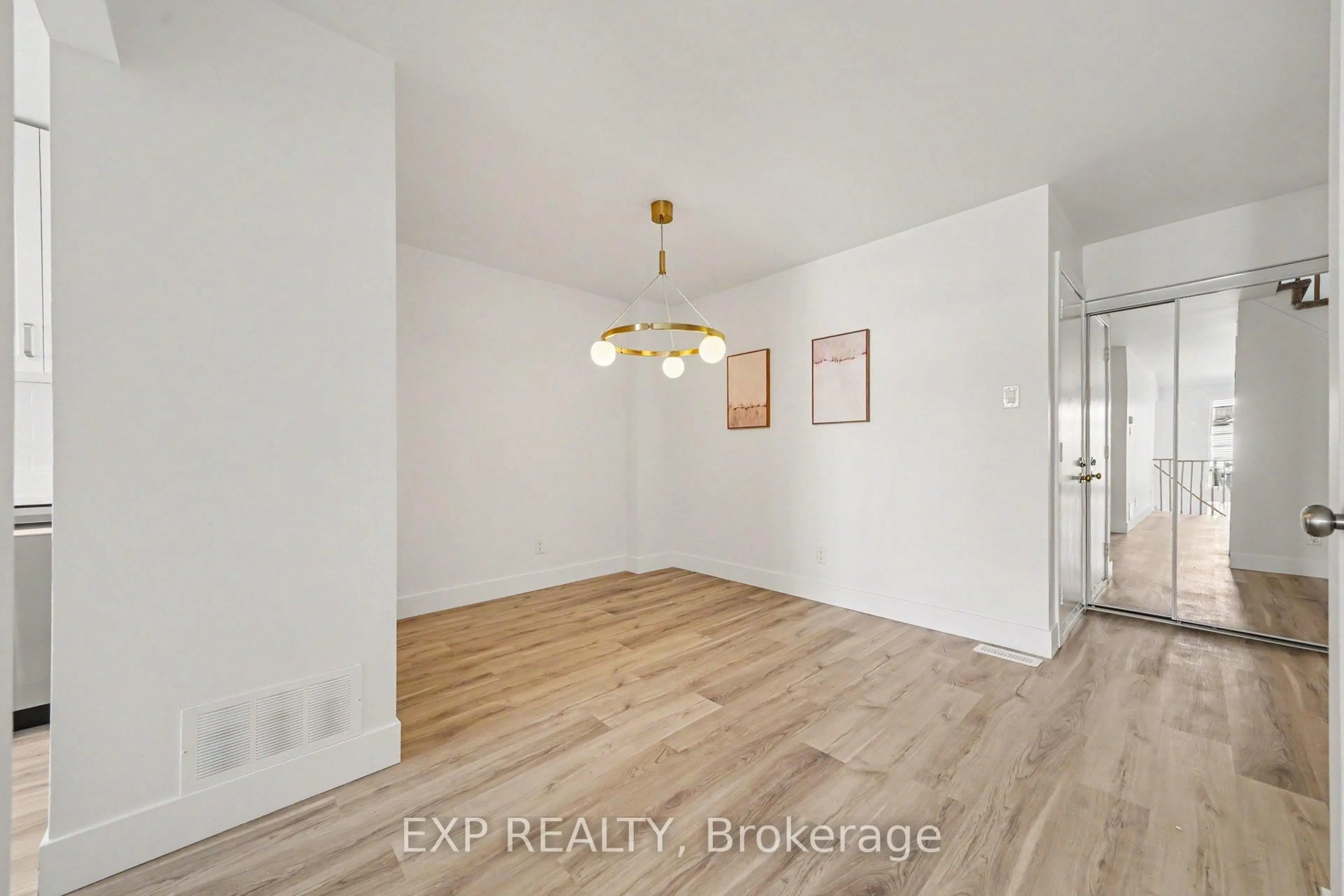 A pic of a room for 2043 Sunland Dr, Orleans Ontario K4A 3K8