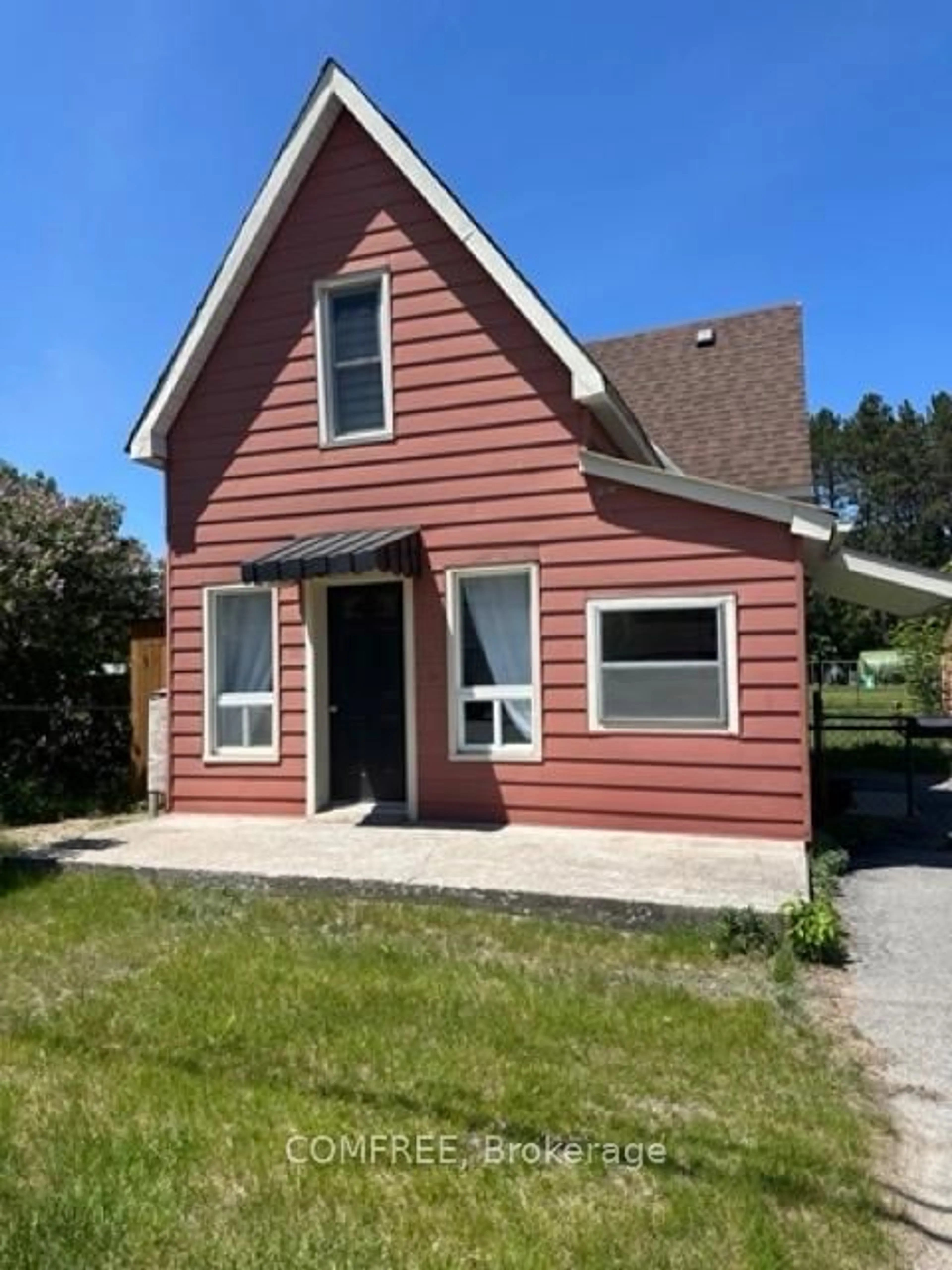 Home with vinyl exterior material, street for 10 Neilson St, McNab/Braeside Ontario K7S 3G2