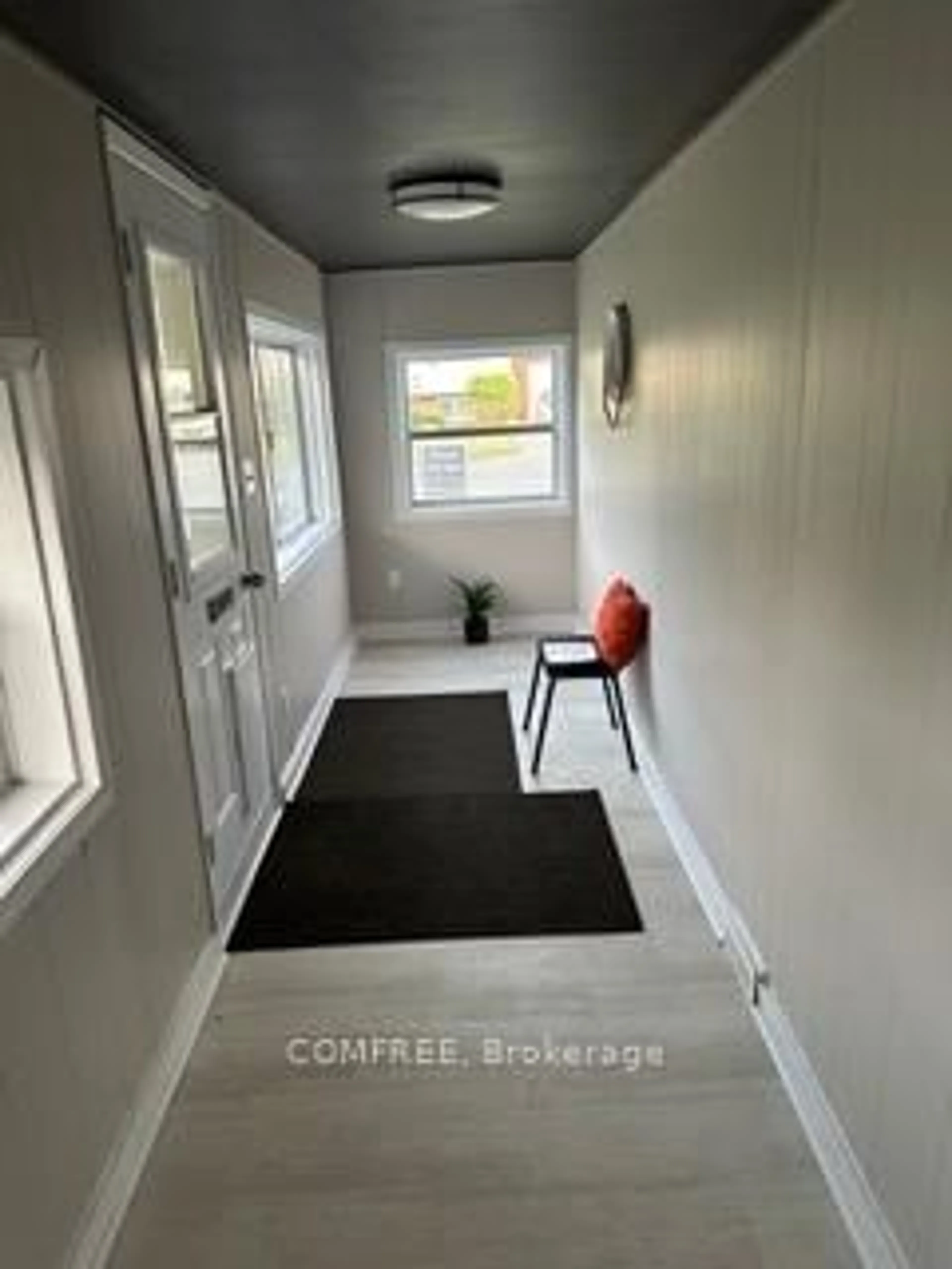 Indoor entryway for 10 Neilson St, McNab/Braeside Ontario K7S 3G2