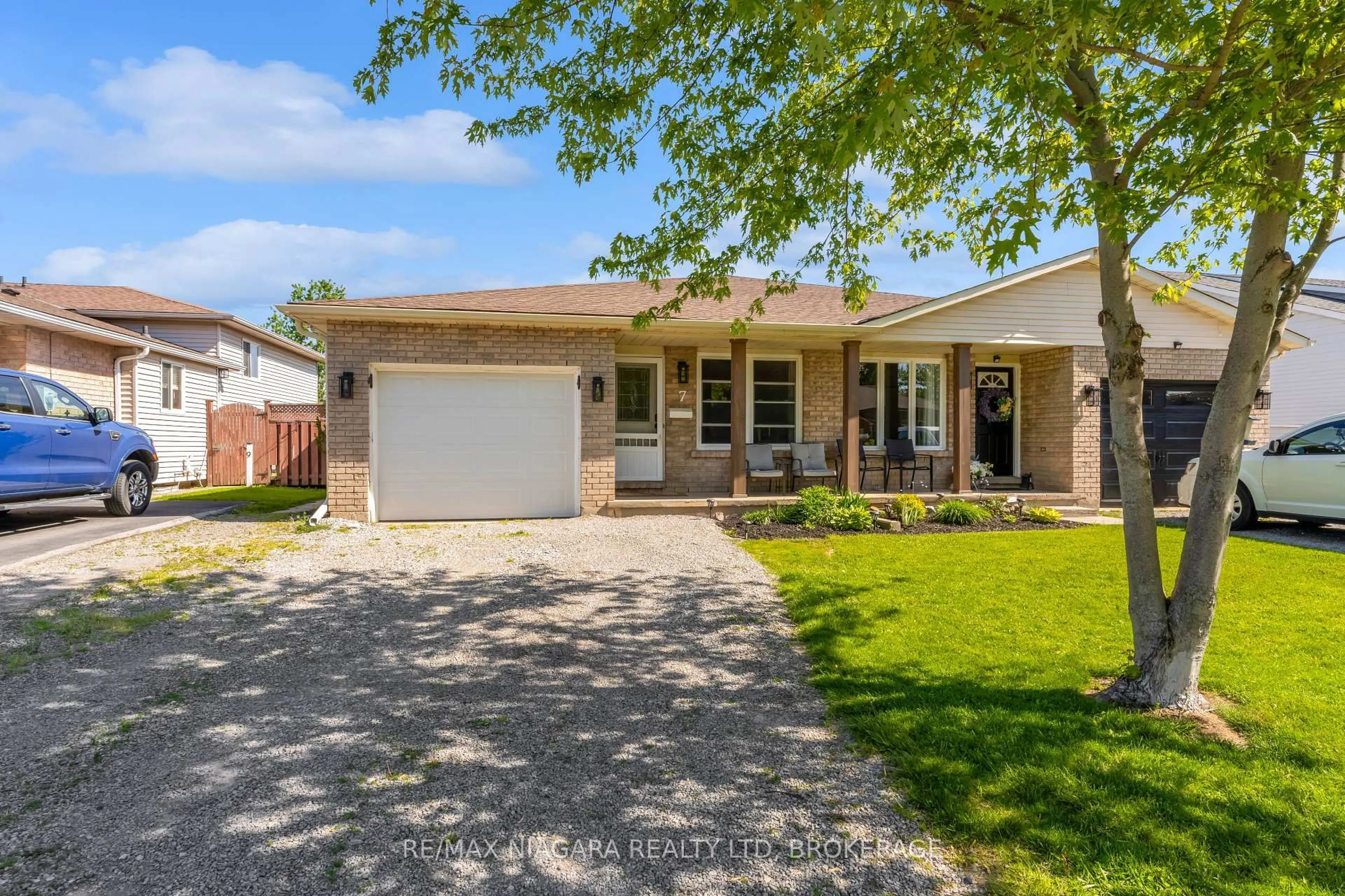 Home with brick exterior material, street for 7 Hillcrest Rd, Port Colborne Ontario L3K 6B2
