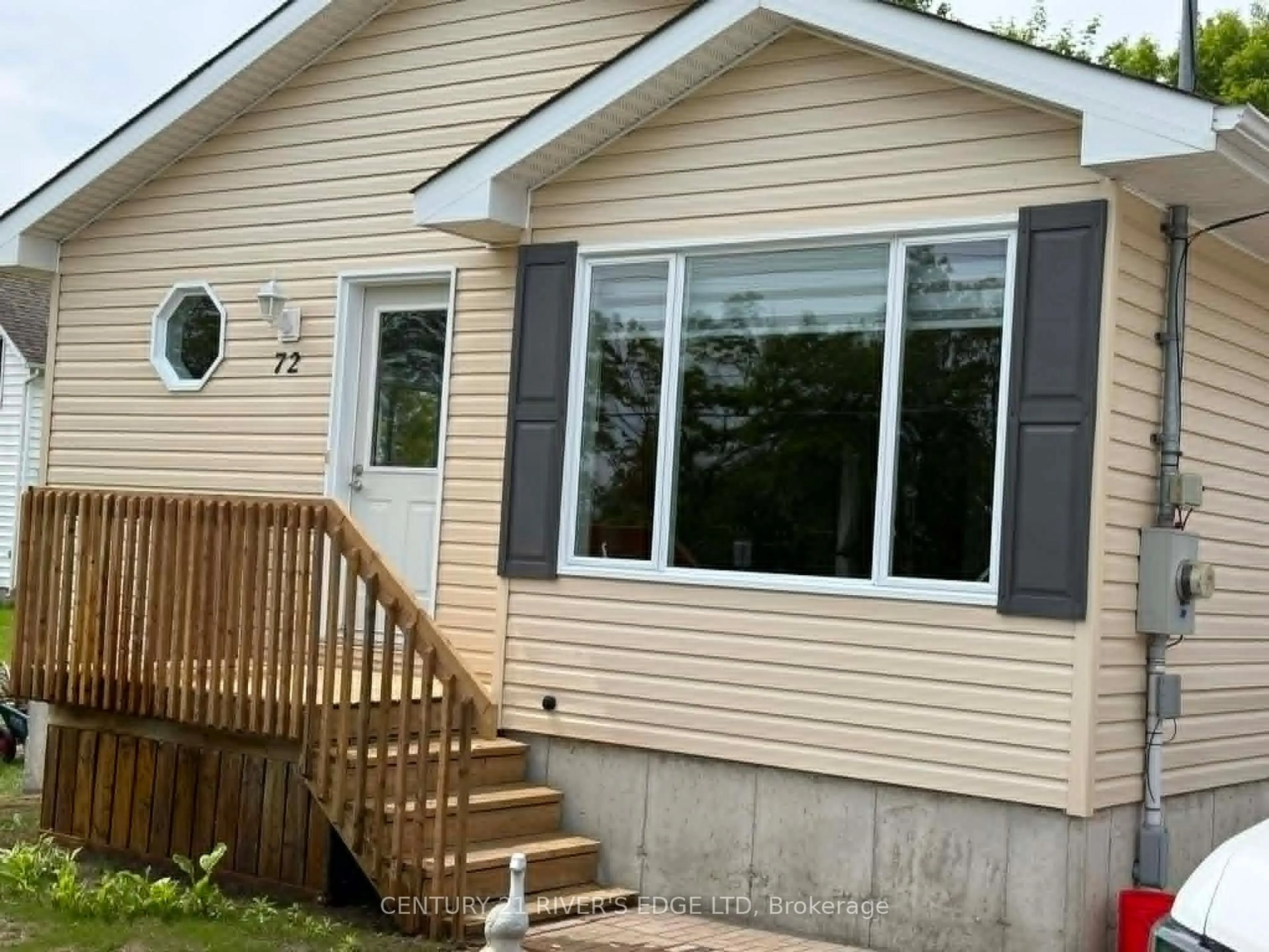 Unknown for 72 St Lawrence St, South Dundas Ontario K0C 1X0