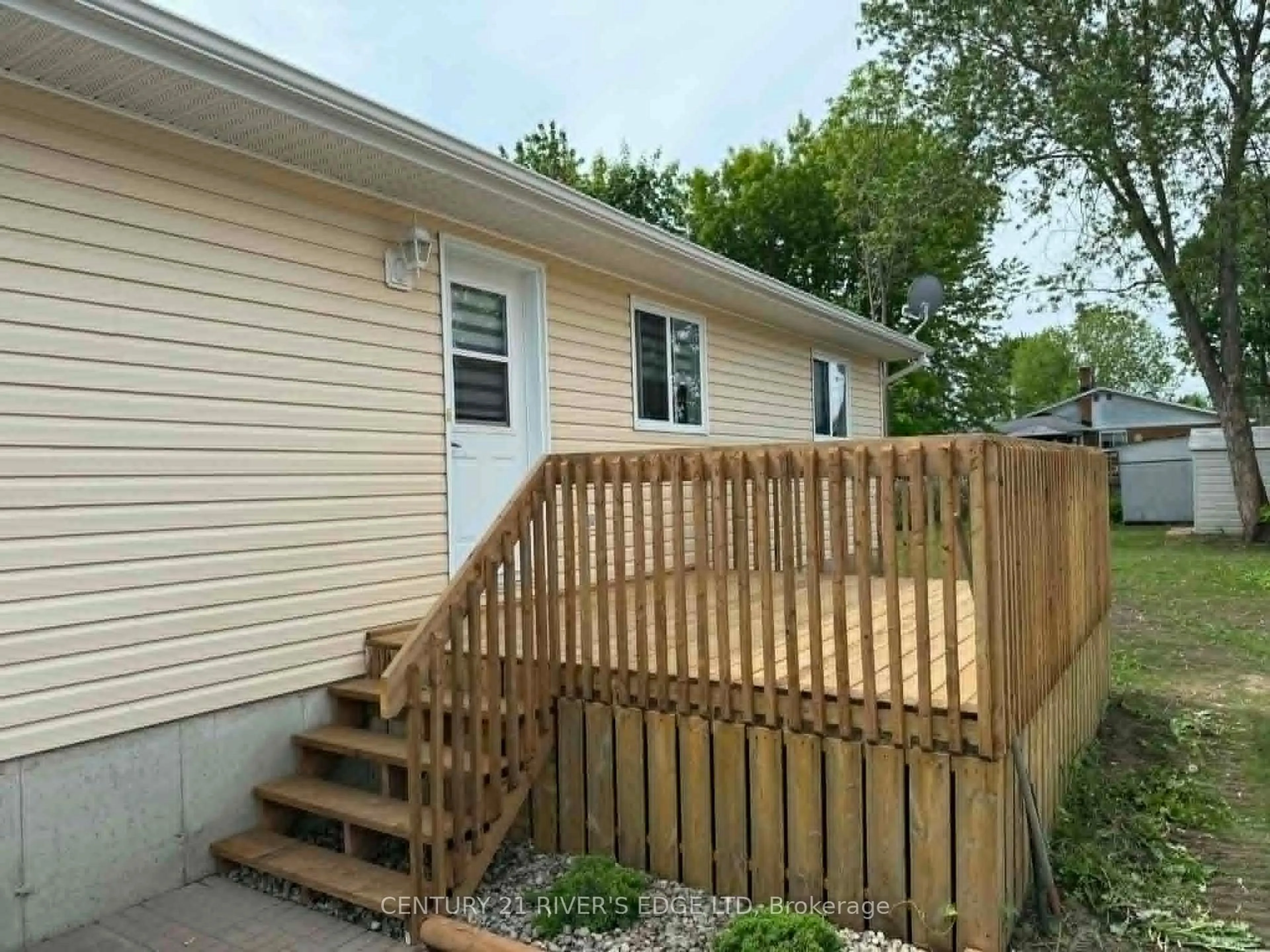 Unknown for 72 St Lawrence St, South Dundas Ontario K0C 1X0