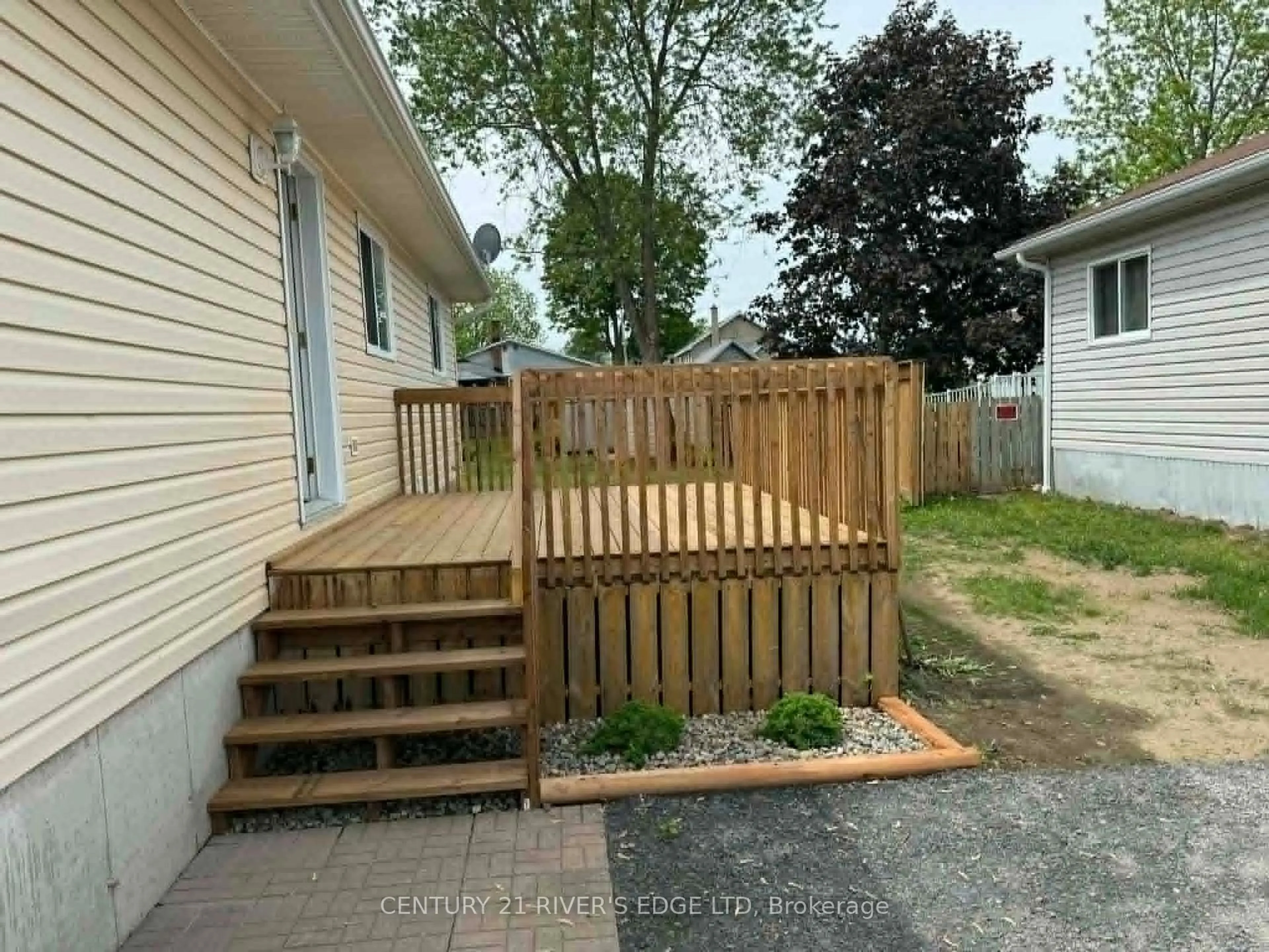 Unknown for 72 St Lawrence St, South Dundas Ontario K0C 1X0