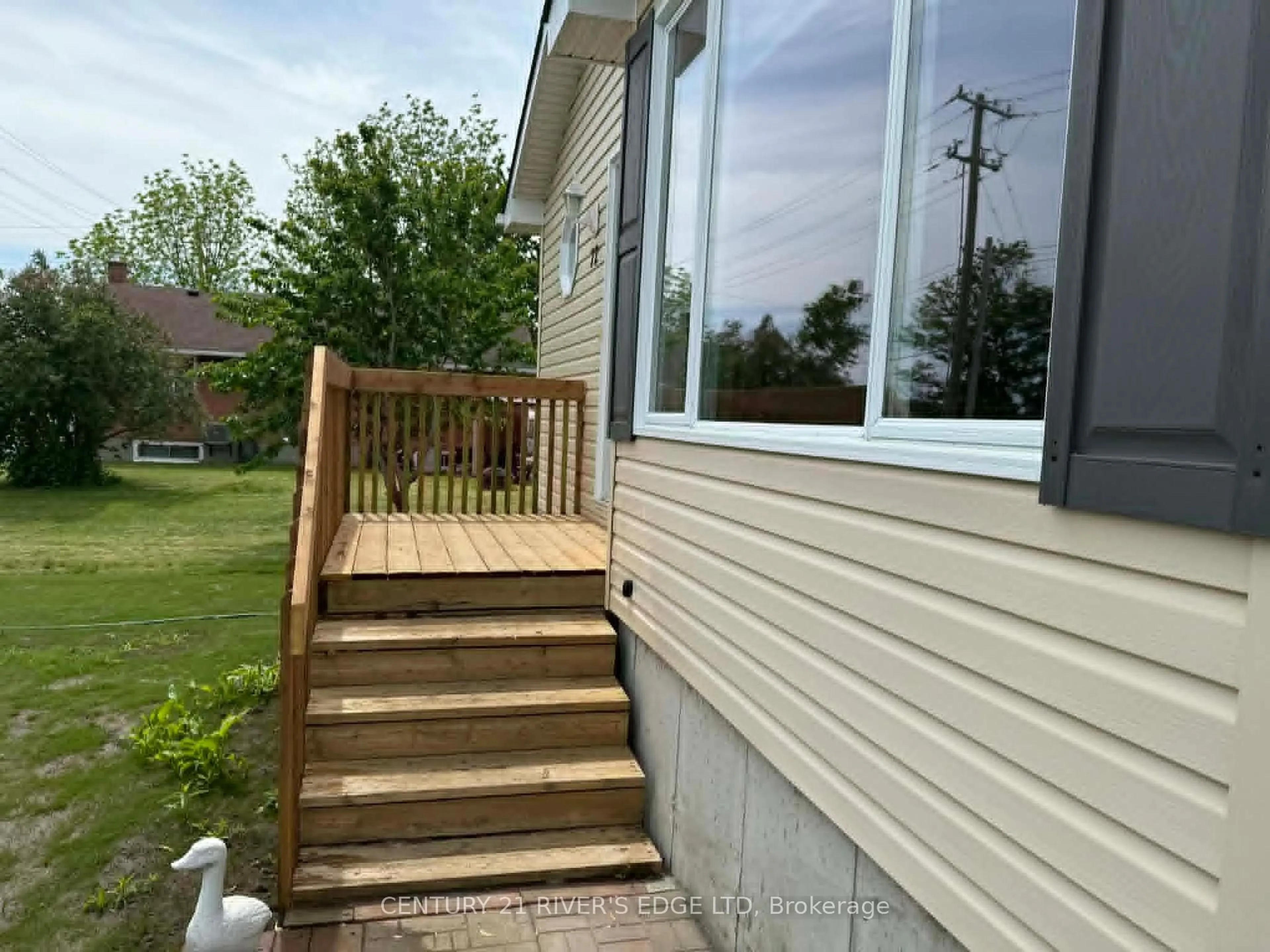 Unknown for 72 St Lawrence St, South Dundas Ontario K0C 1X0