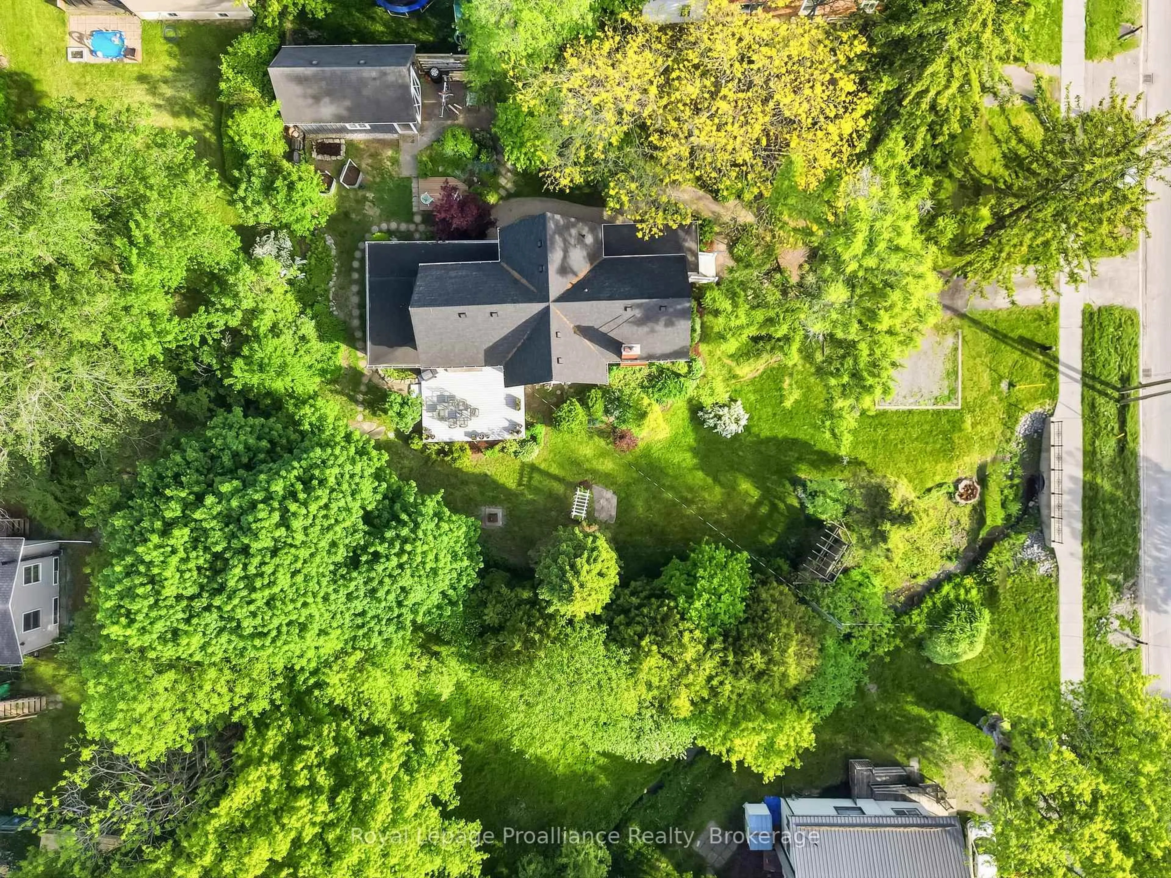 A pic from outside/outdoor area/front of a property/back of a property/a pic from drone, street for 65 Prince Edward St, Brighton Ontario K0K 1H0