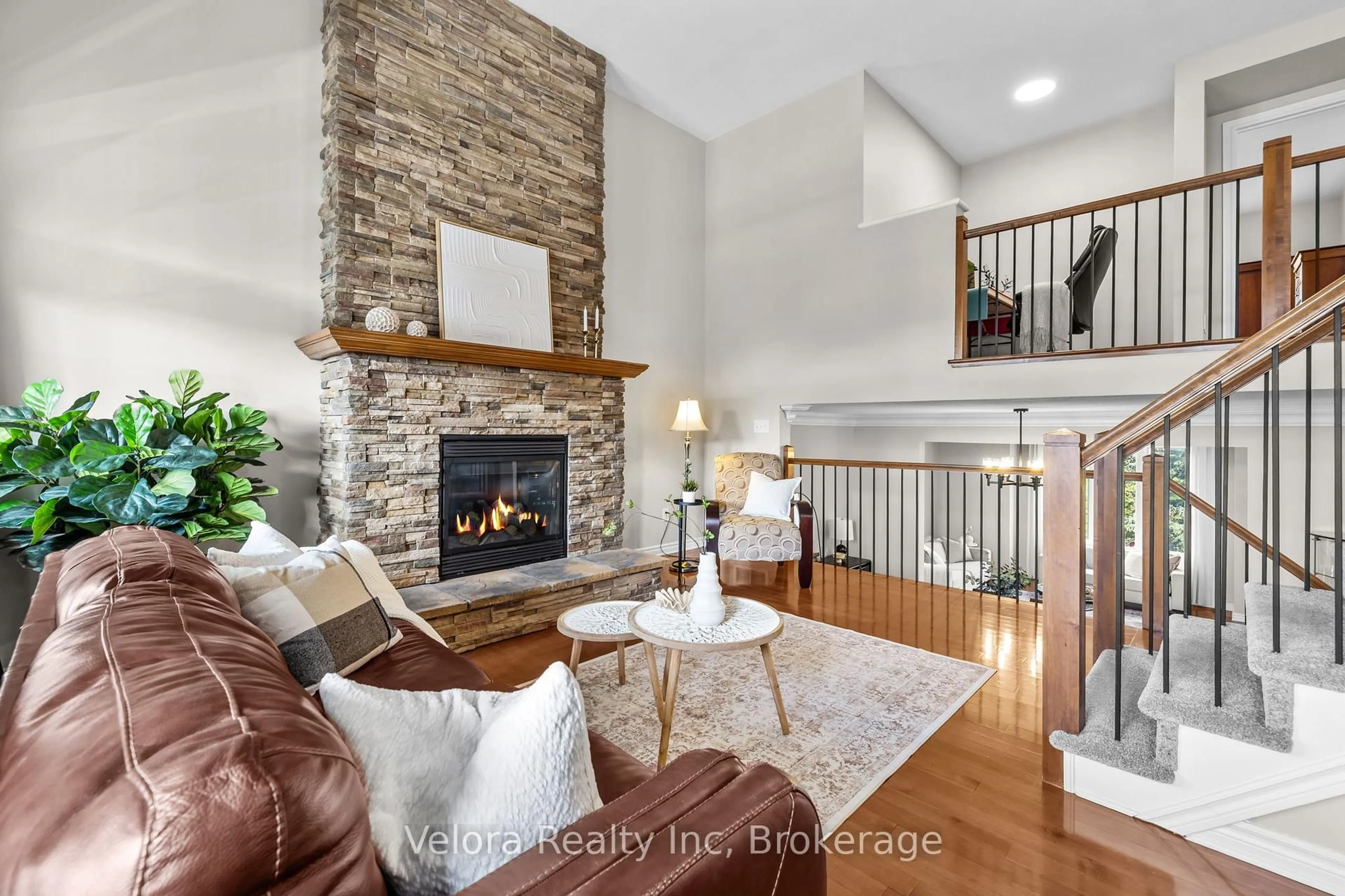 Living room with furniture, unknown for 607 Rosehill Ave, Stittsville Ontario K2S 0K3