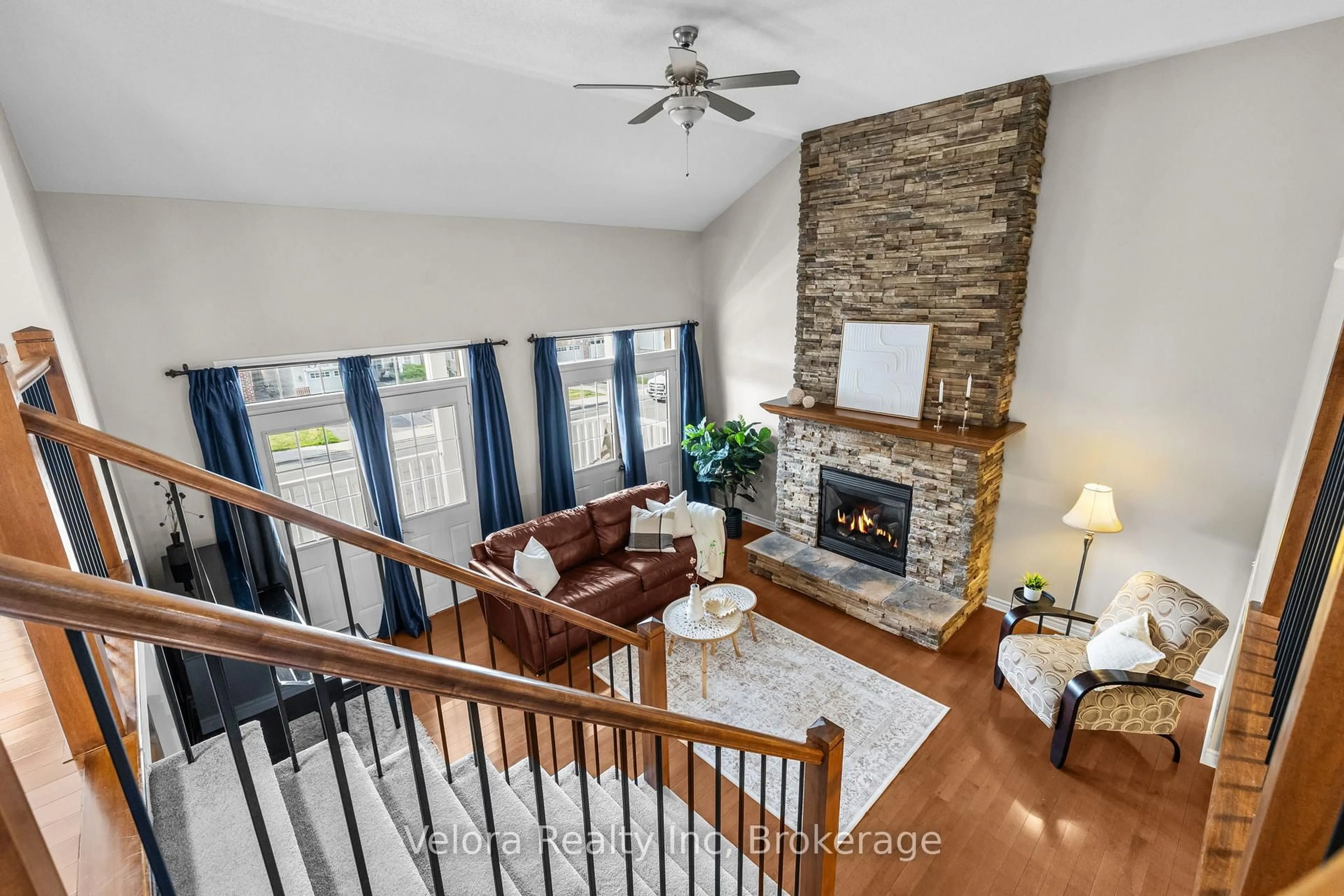 Living room with furniture, unknown for 607 Rosehill Ave, Stittsville Ontario K2S 0K3