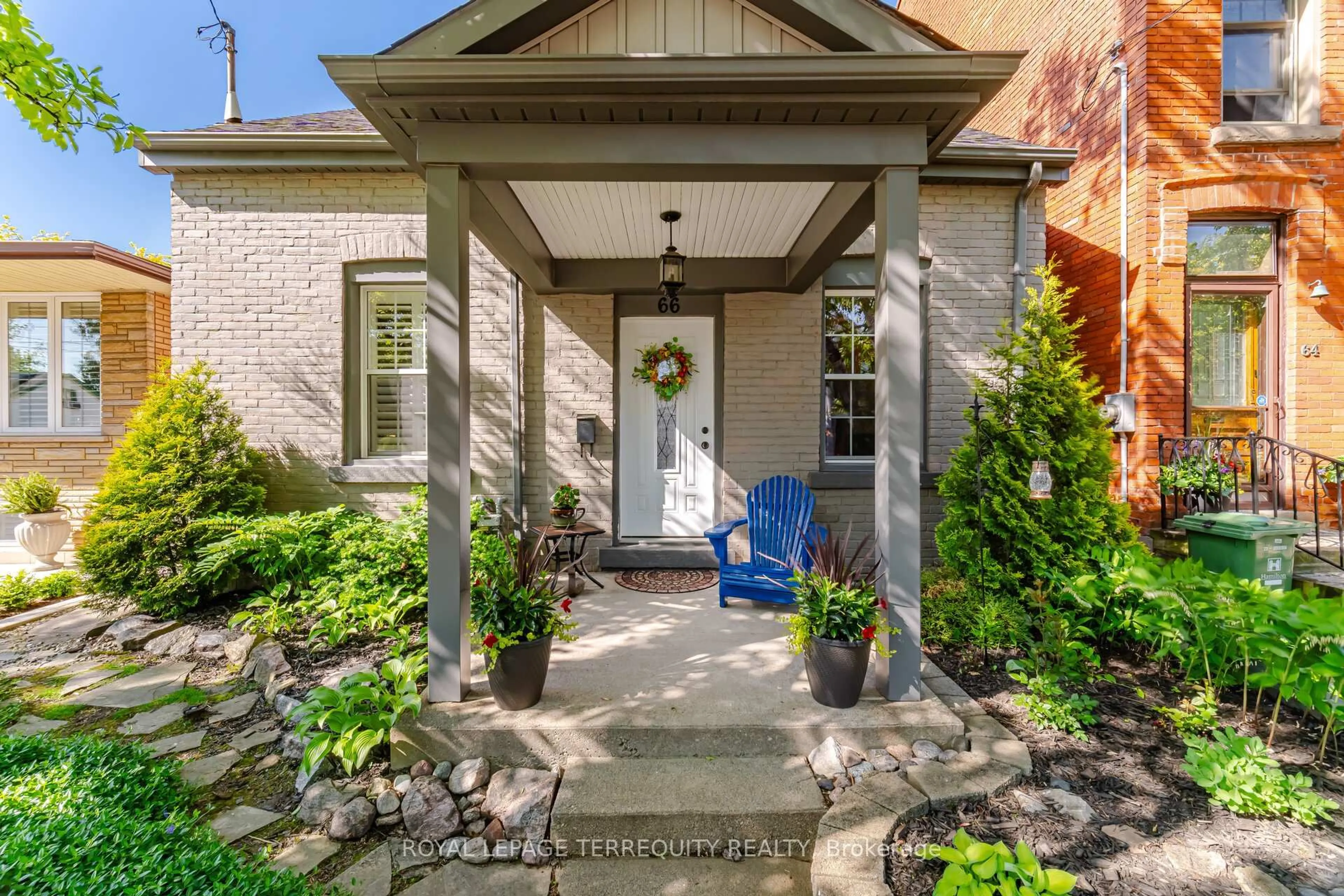 Indoor entryway for 66 Chatham St, Hamilton Ontario L8P 2B4