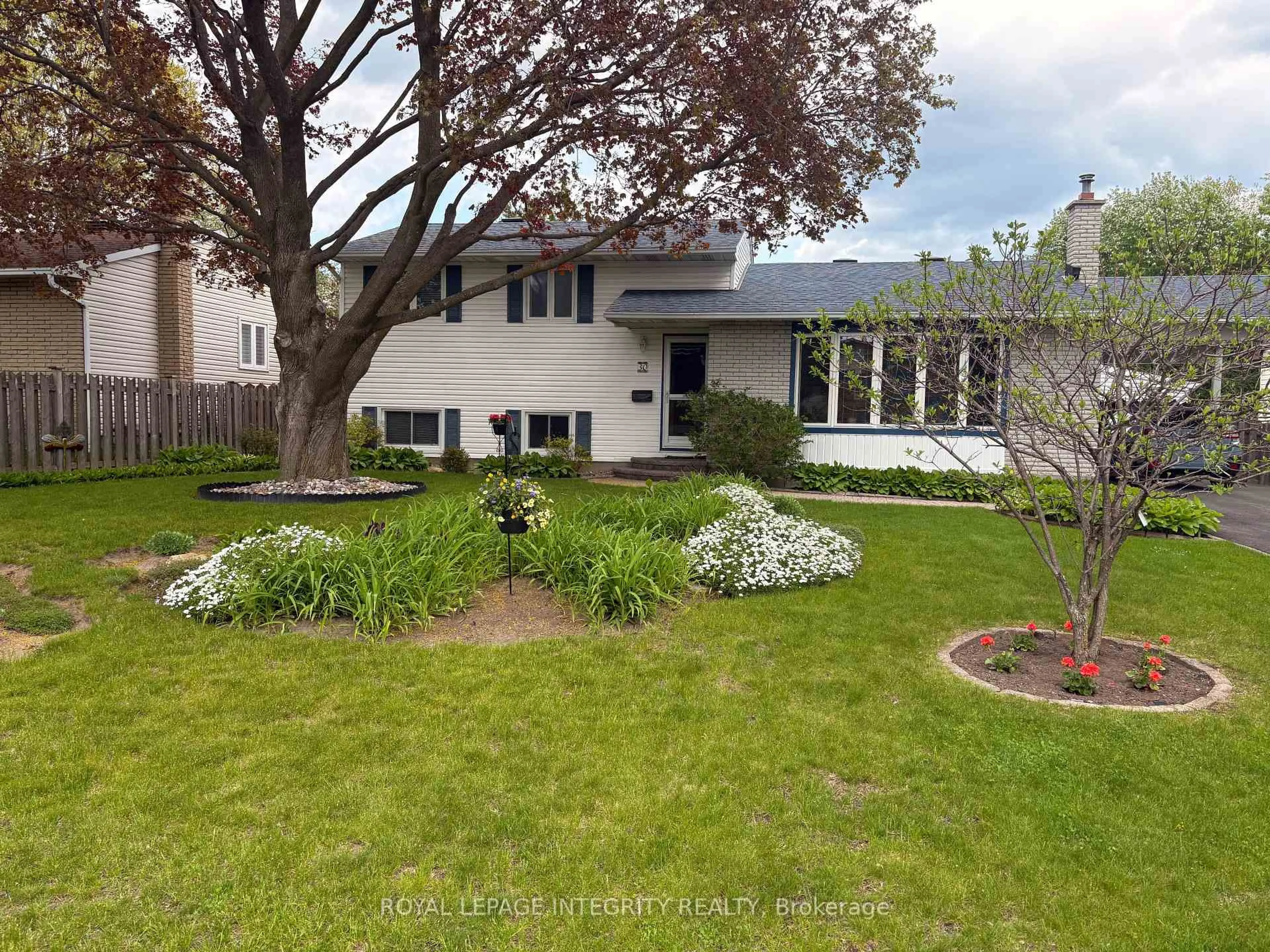 Unknown for 30 Biscayne Cres, Ottawa Ontario K2E 6Y9