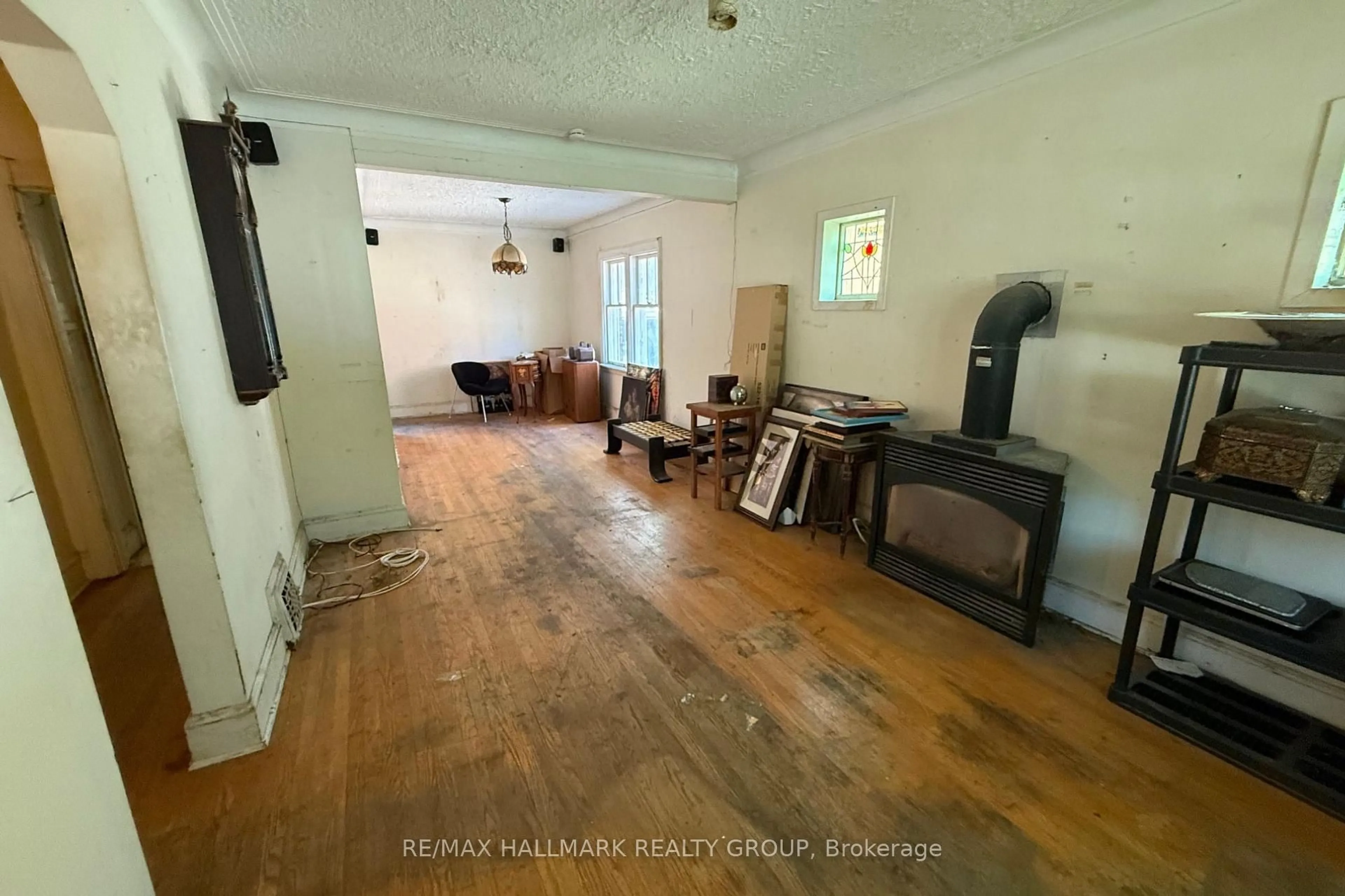 A pic of a room for 142 Clarendon Ave, Ottawa Ontario K1Y 0R5
