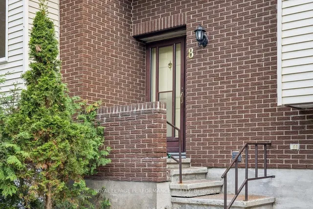 8 Gillespie Cres, Ottawa 4