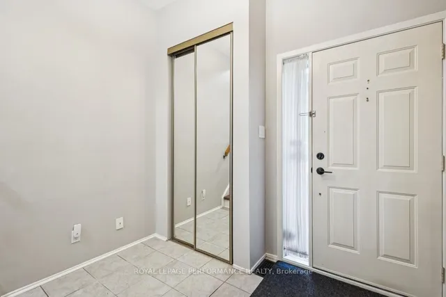 8 Gillespie Cres, Ottawa 5