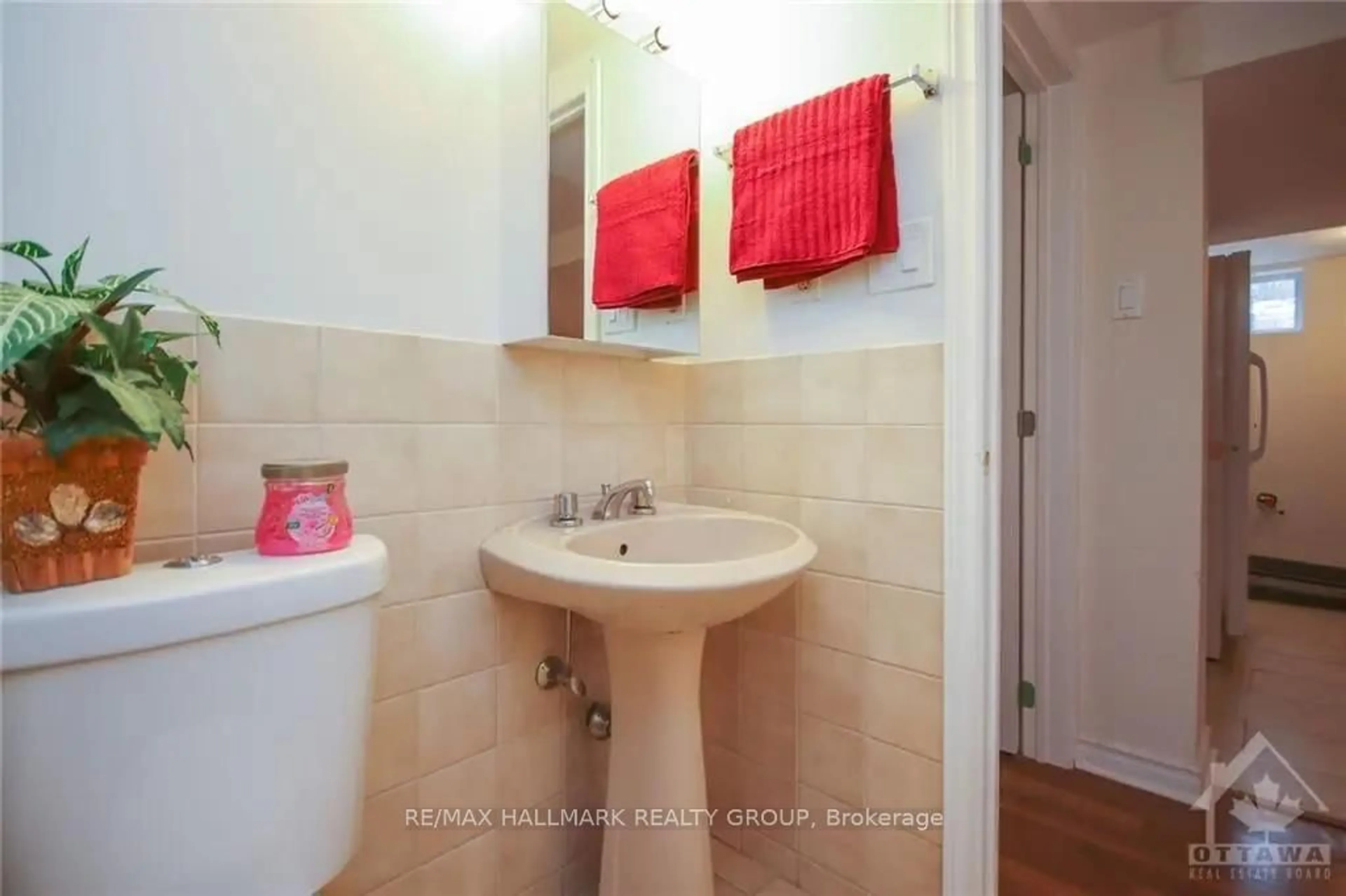 Standard bathroom, ceramic/tile floor for 45 Hilliard Ave, Ottawa Ontario K2E 6B9