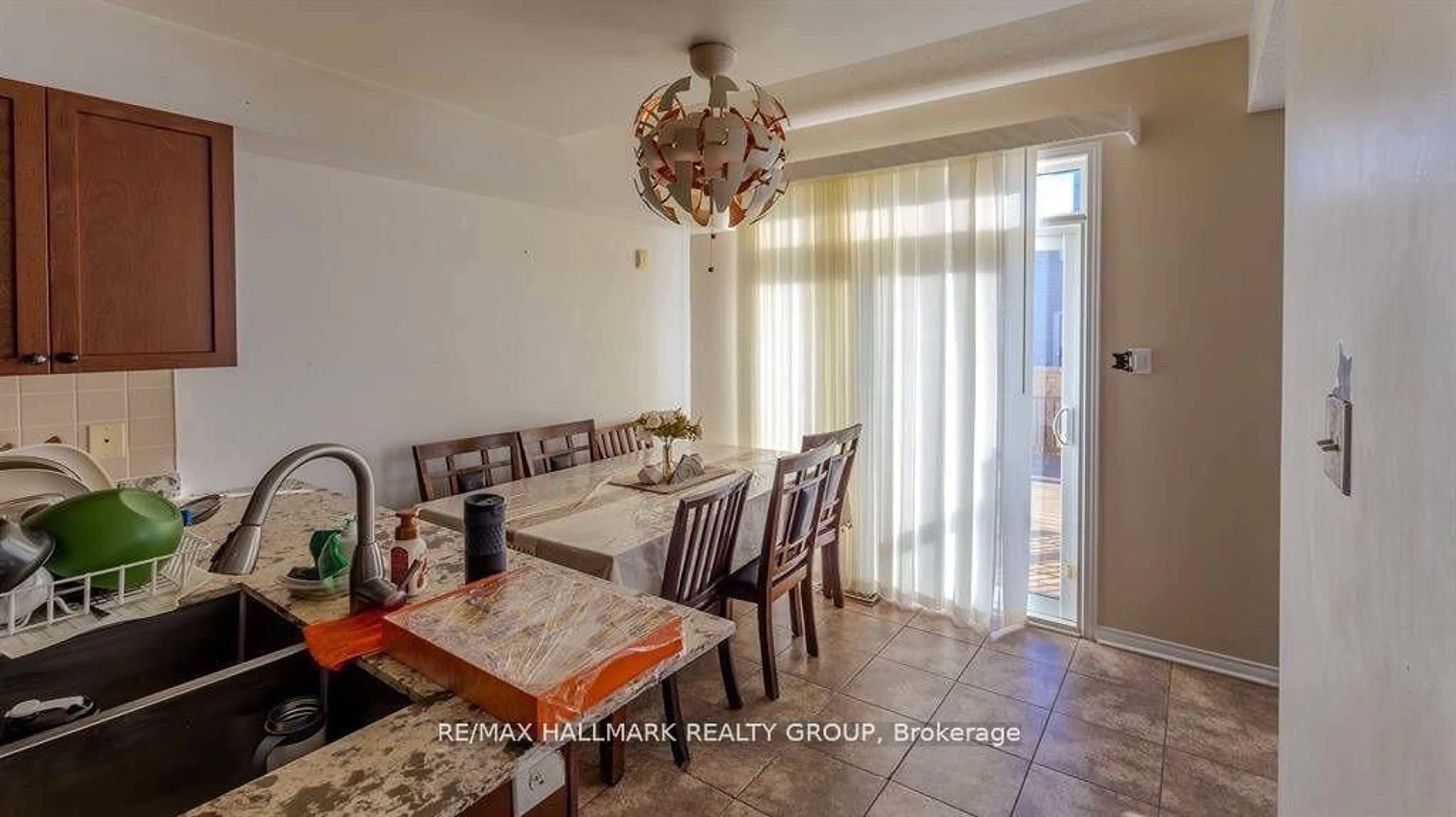 Dining room, ceramic/tile floor for 39 Chesapeake Cres, Ottawa Ontario K2J 0L5