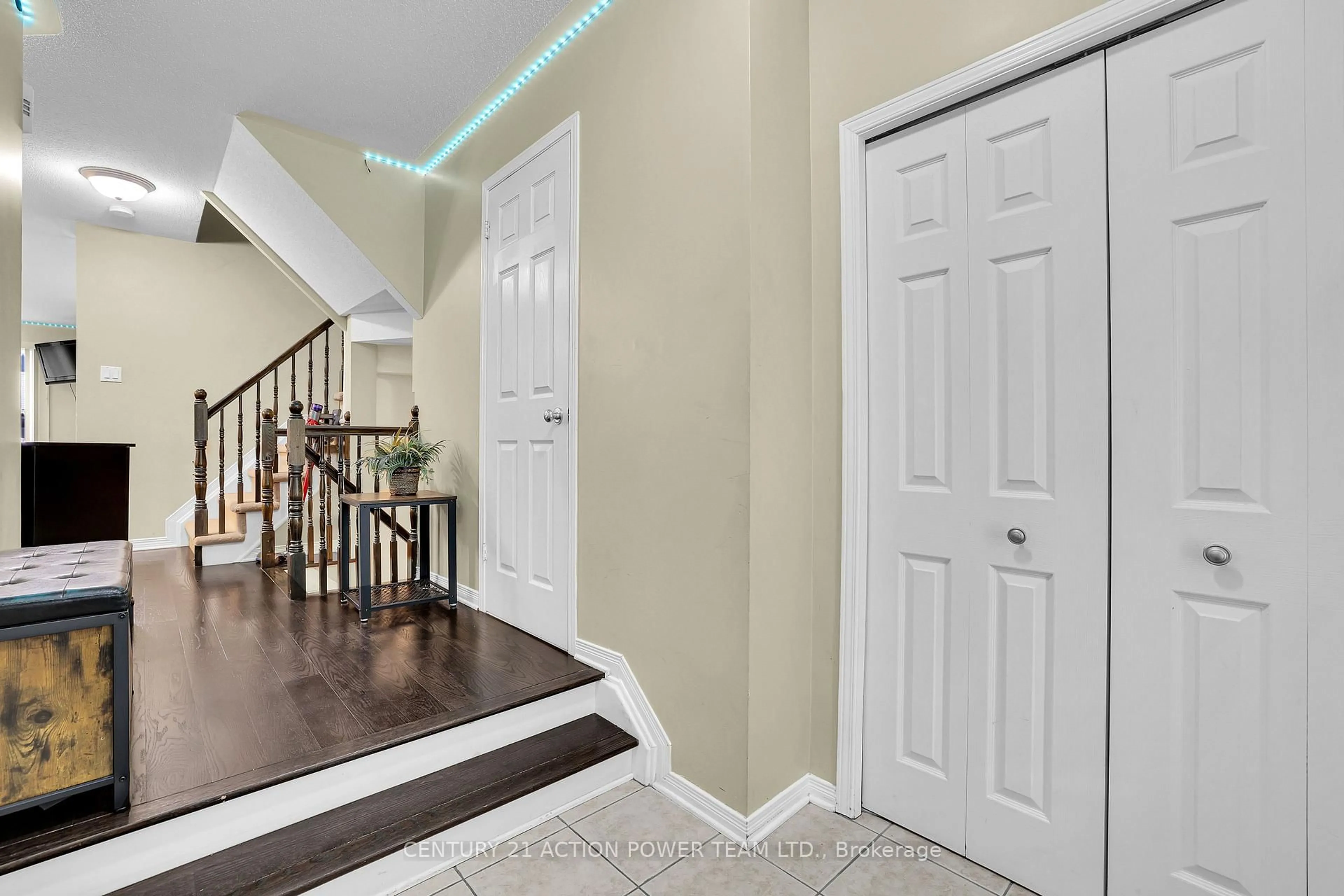Indoor entryway for 182 Prem Circ, Ottawa Ontario K2J 0C4