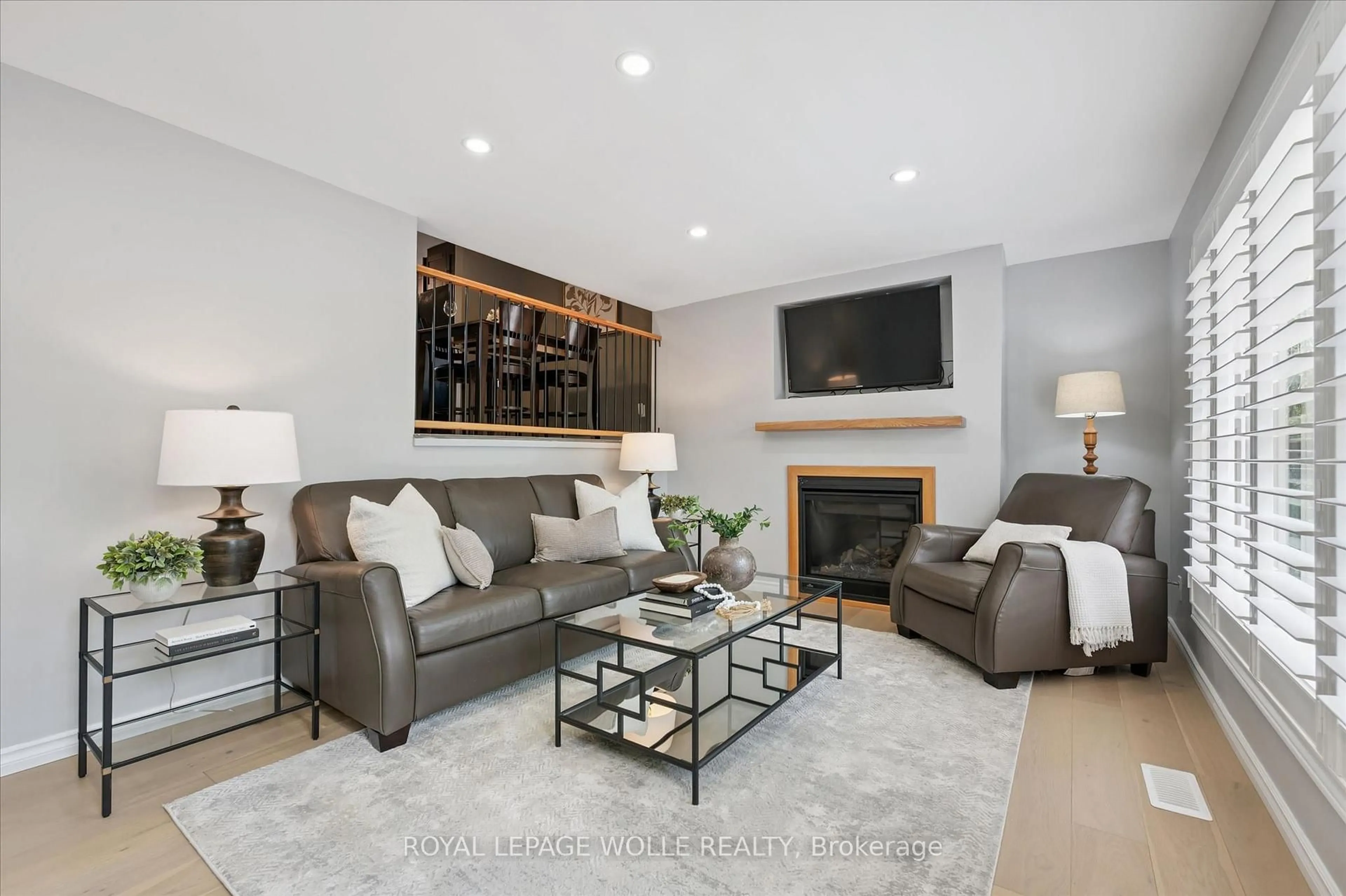 Living room with furniture, unknown for 541 Shingle Bridge Pl, Cambridge Ontario N3H 5C4