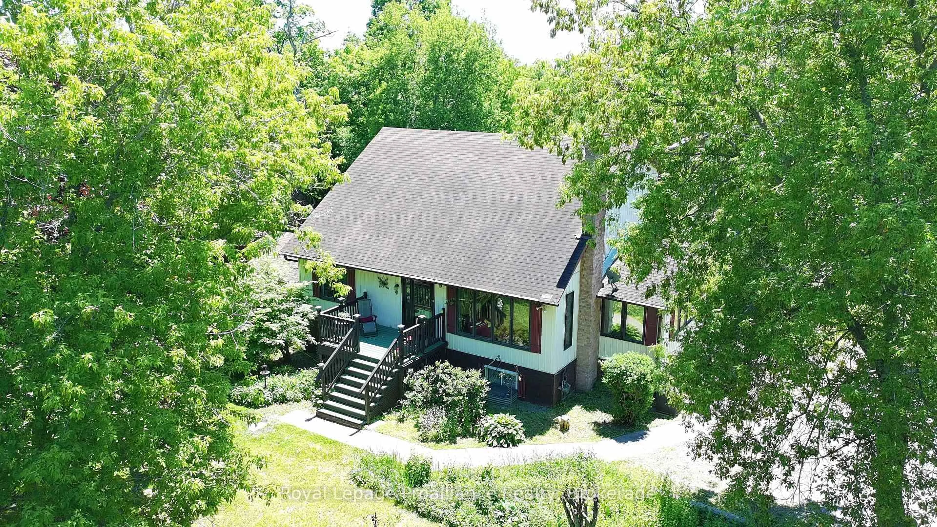 A pic from outside/outdoor area/front of a property/back of a property/a pic from drone, unknown for 144 Wellington St, Hastings Ontario K0K 2C0