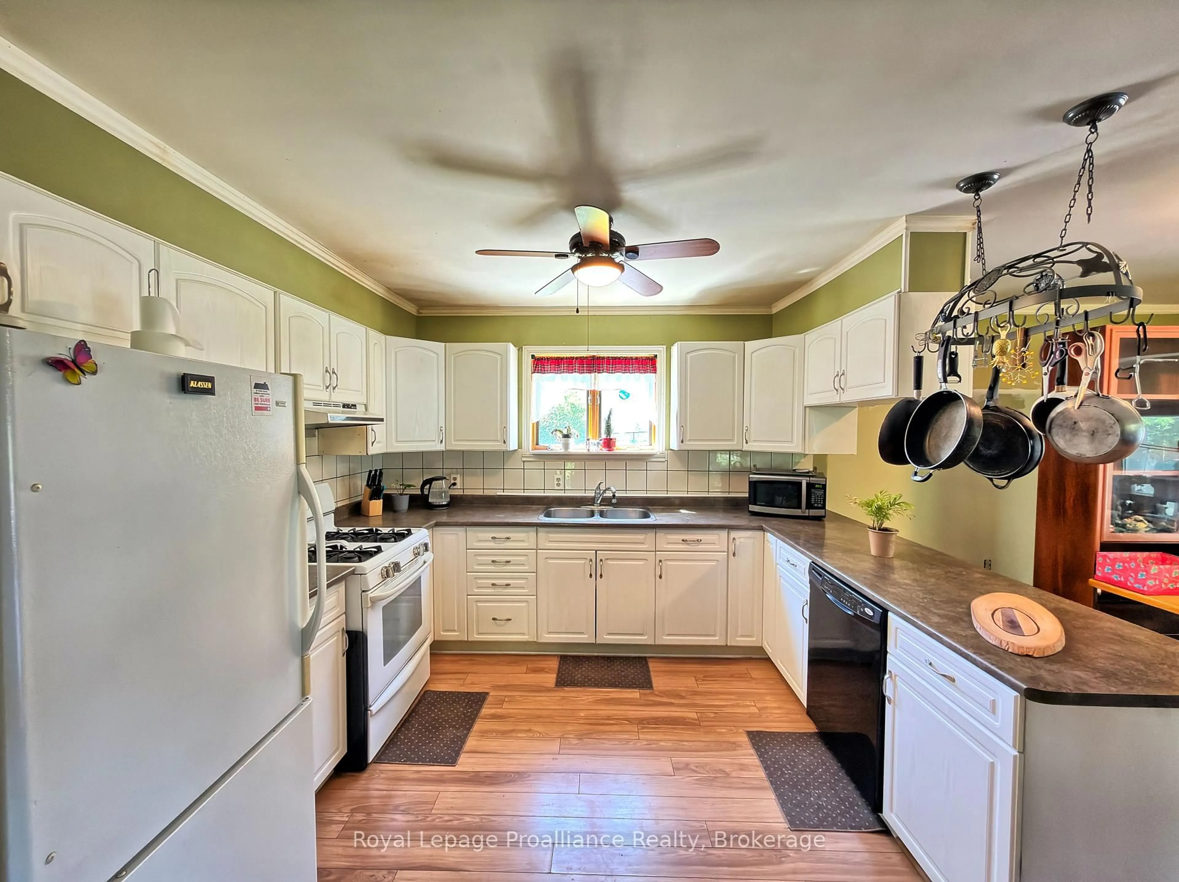 Standard kitchen, ceramic/tile floor for 144 Wellington St, Hastings Ontario K0K 2C0