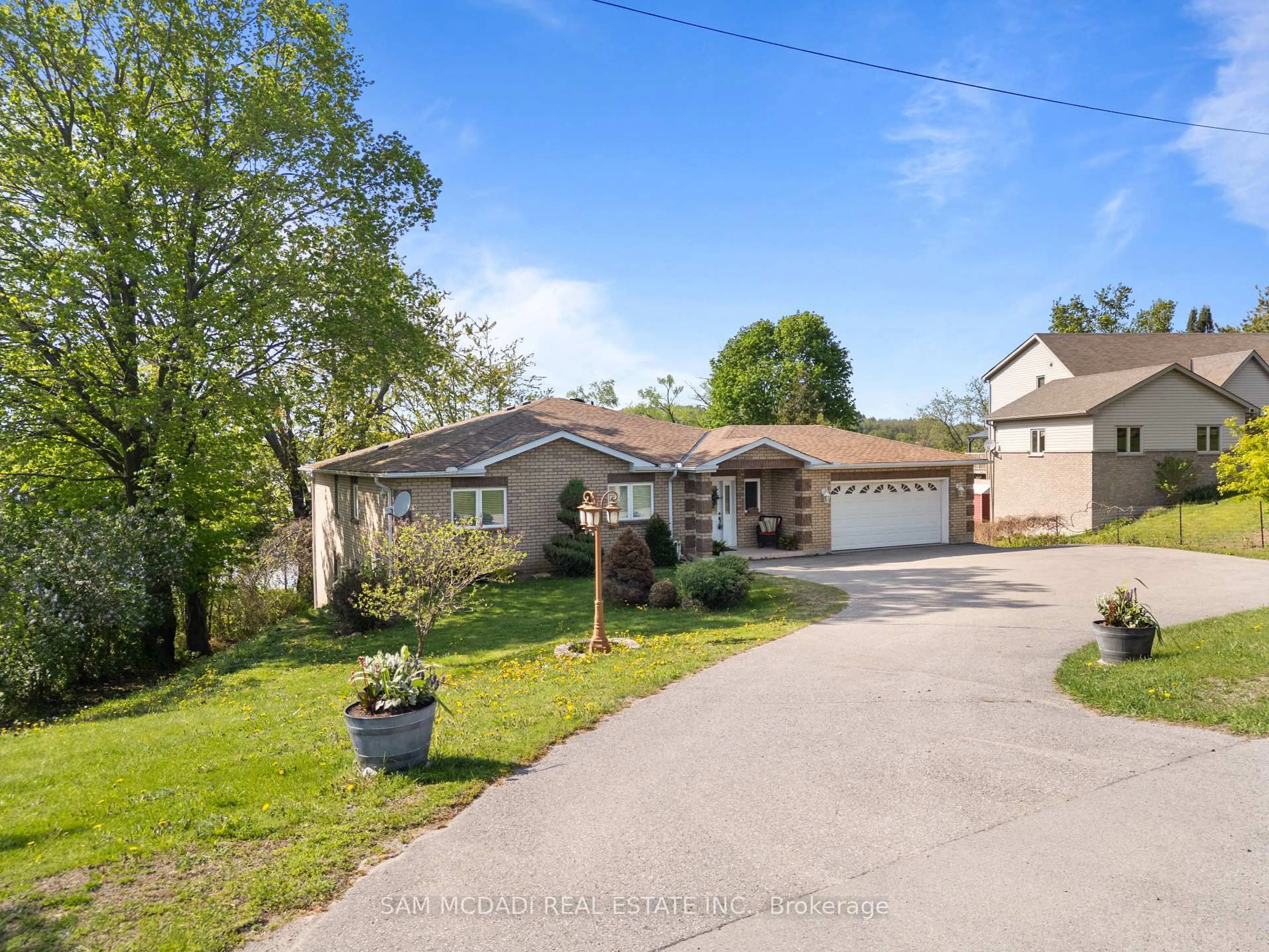 A pic from outside/outdoor area/front of a property/back of a property/a pic from drone, street for 84 Maryland Dr, Selwyn Ontario K9J 6X3