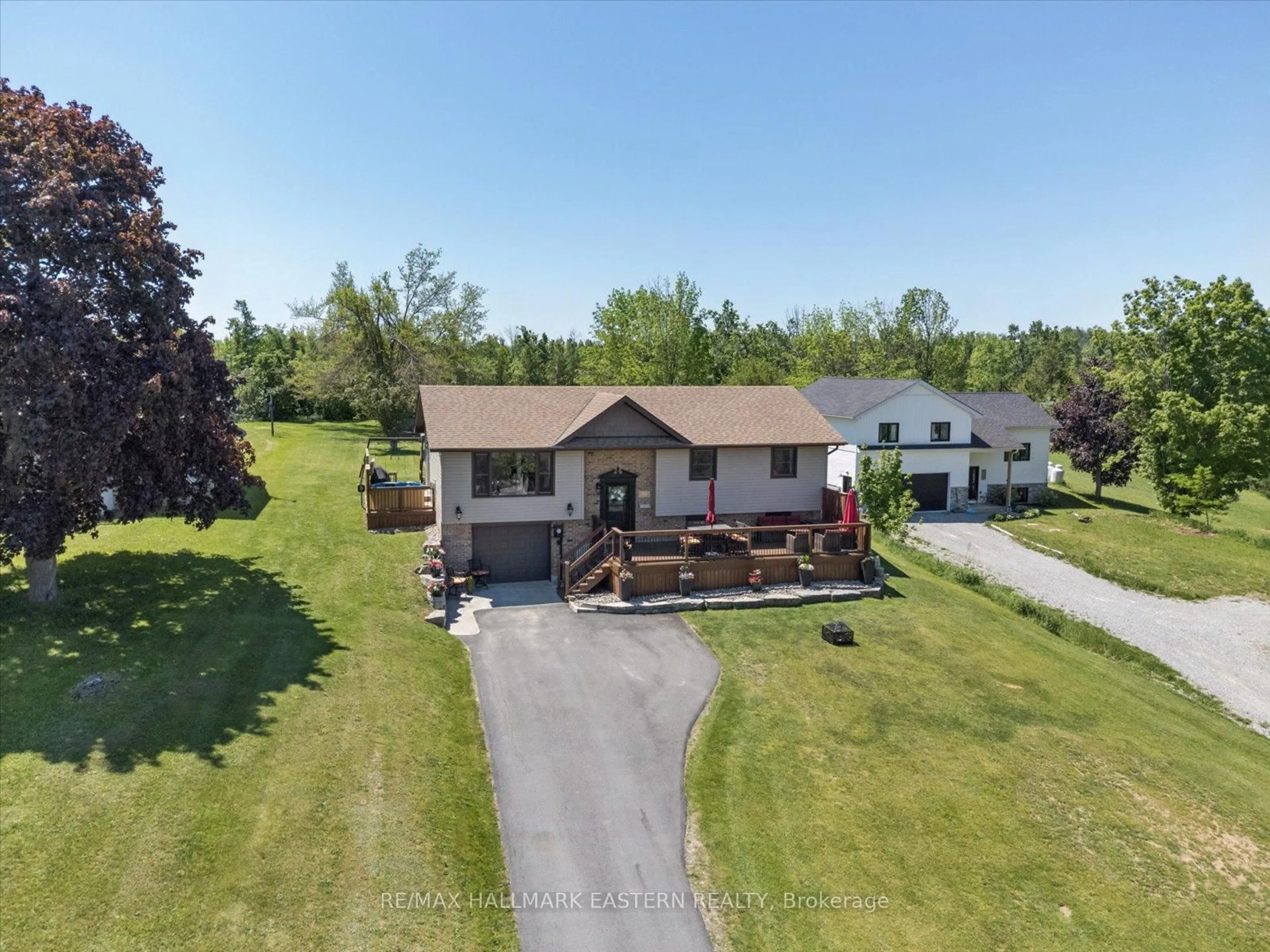 A pic from outside/outdoor area/front of a property/back of a property/a pic from drone, unknown for 829 Kimberly Dr, Selwyn Ontario K0L 1T0