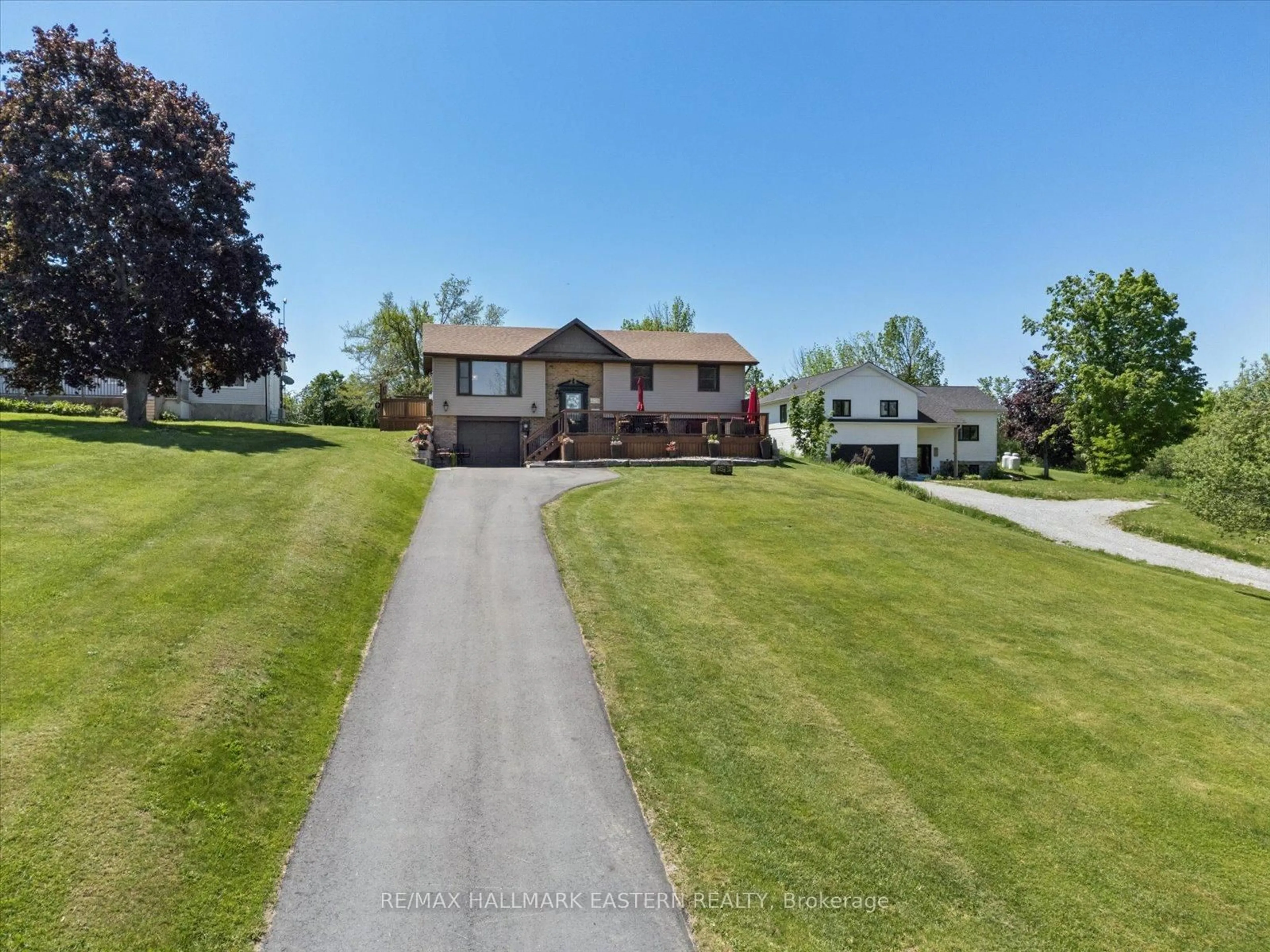 A pic from outside/outdoor area/front of a property/back of a property/a pic from drone, street for 829 Kimberly Dr, Selwyn Ontario K0L 1T0