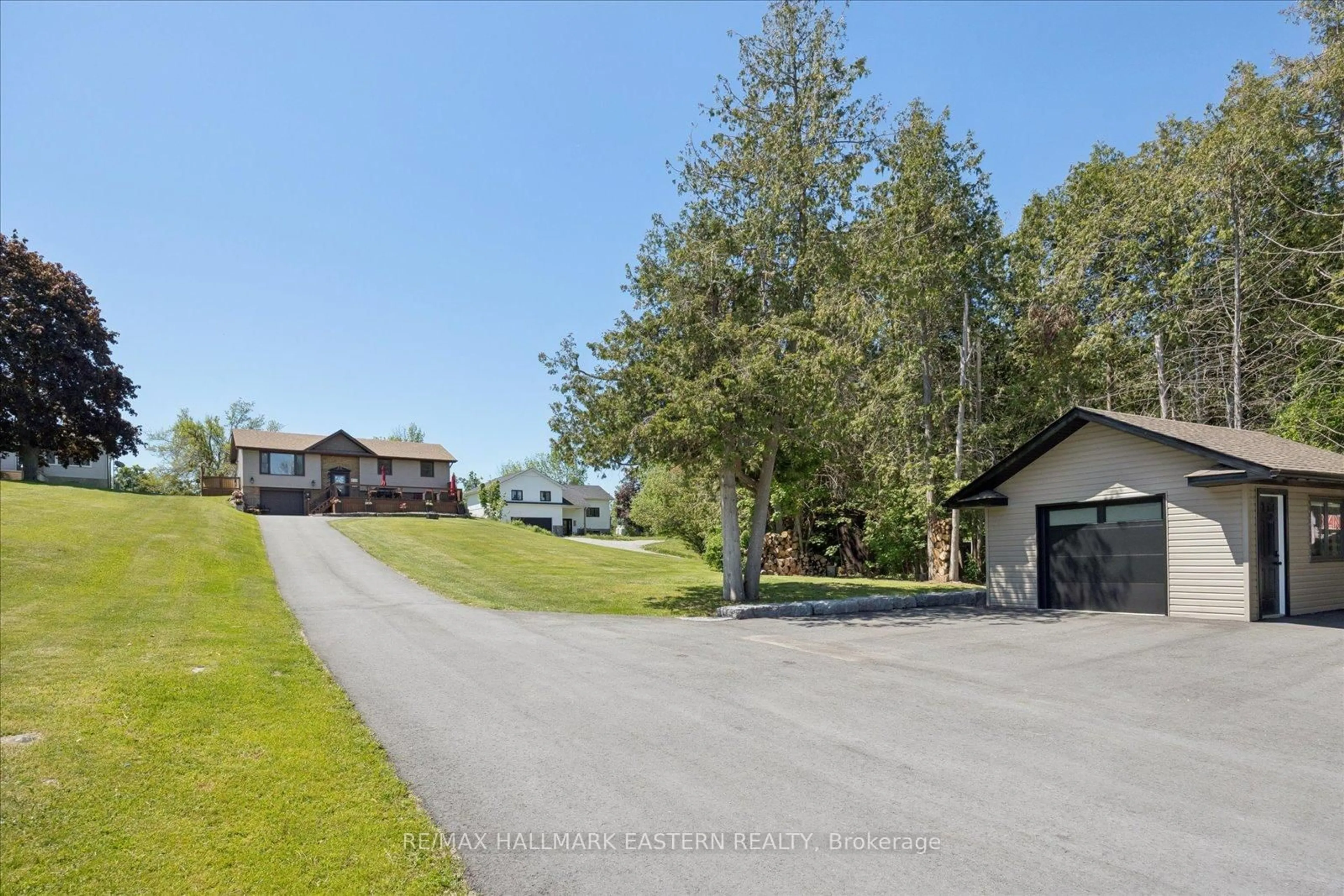 A pic from outside/outdoor area/front of a property/back of a property/a pic from drone, unknown for 829 Kimberly Dr, Selwyn Ontario K0L 1T0