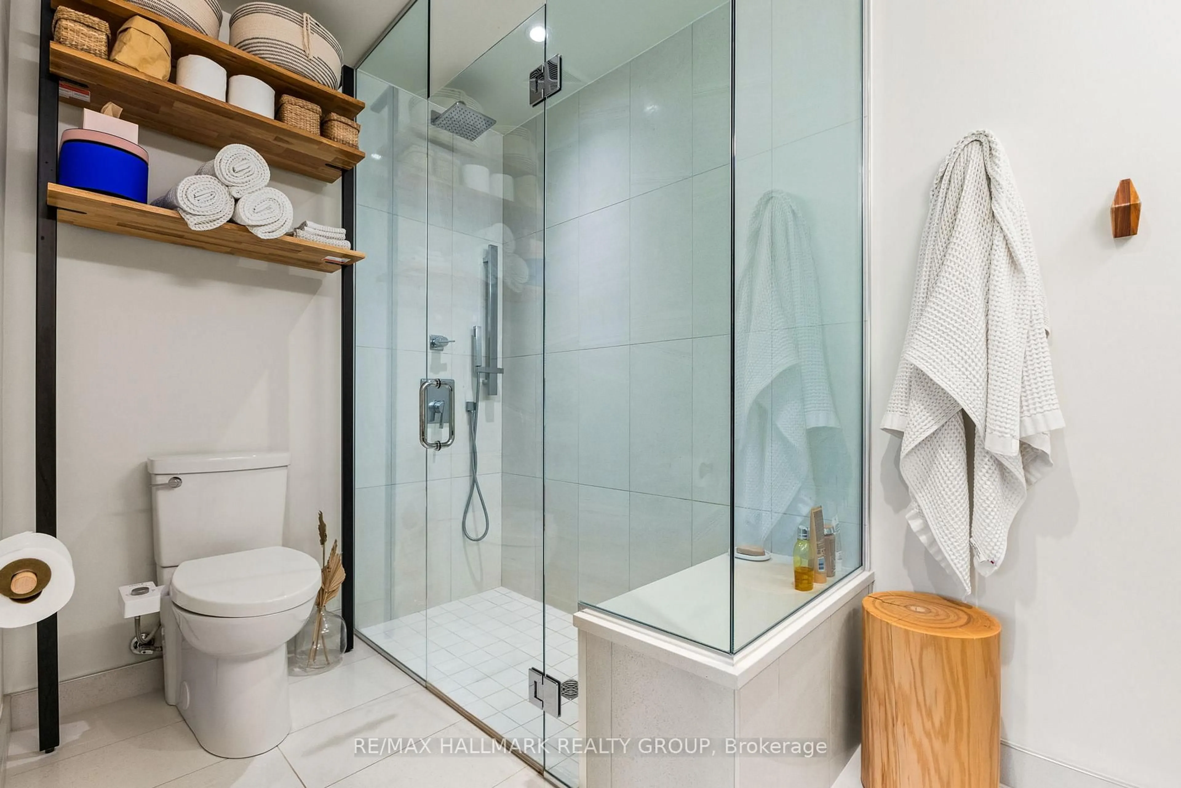 Contemporary bathroom, ceramic/tile floor for 135 Barrette St #207, Ottawa Ontario K1L 7Z9