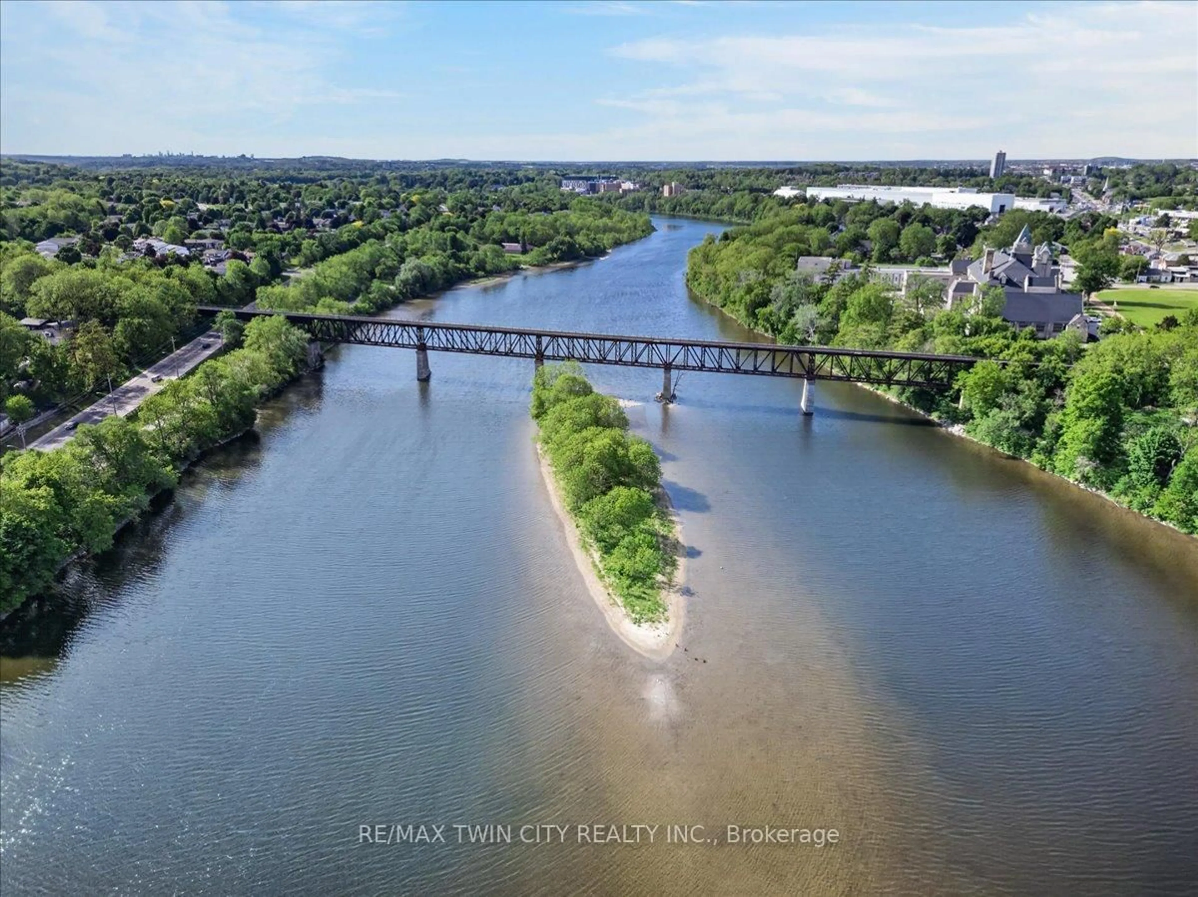 Blurry image for 170 Water St #405, Cambridge Ontario N1R 3B6