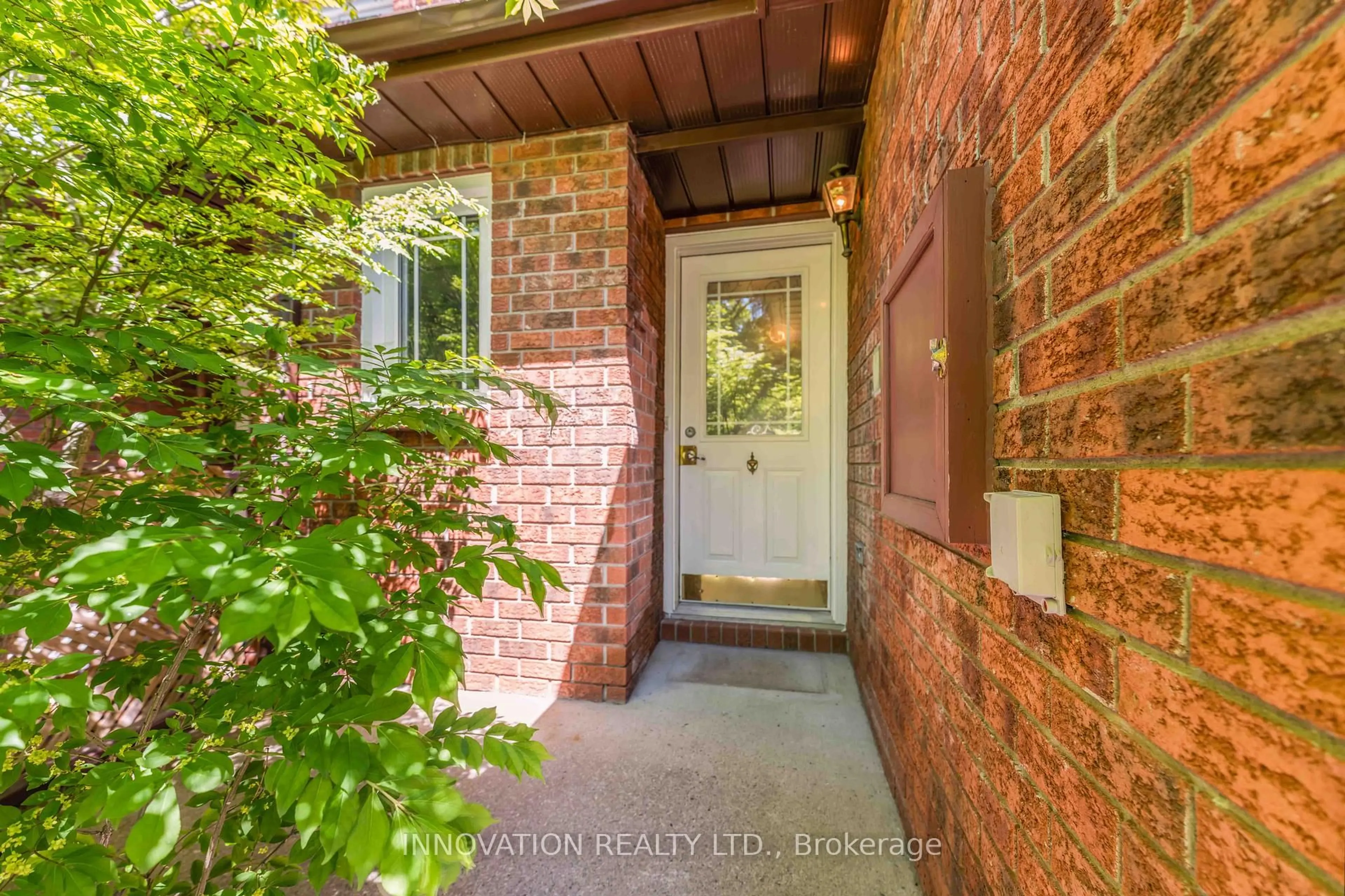 Indoor entryway for 5 Harrington Crt, Ottawa Ontario K2K 2S7