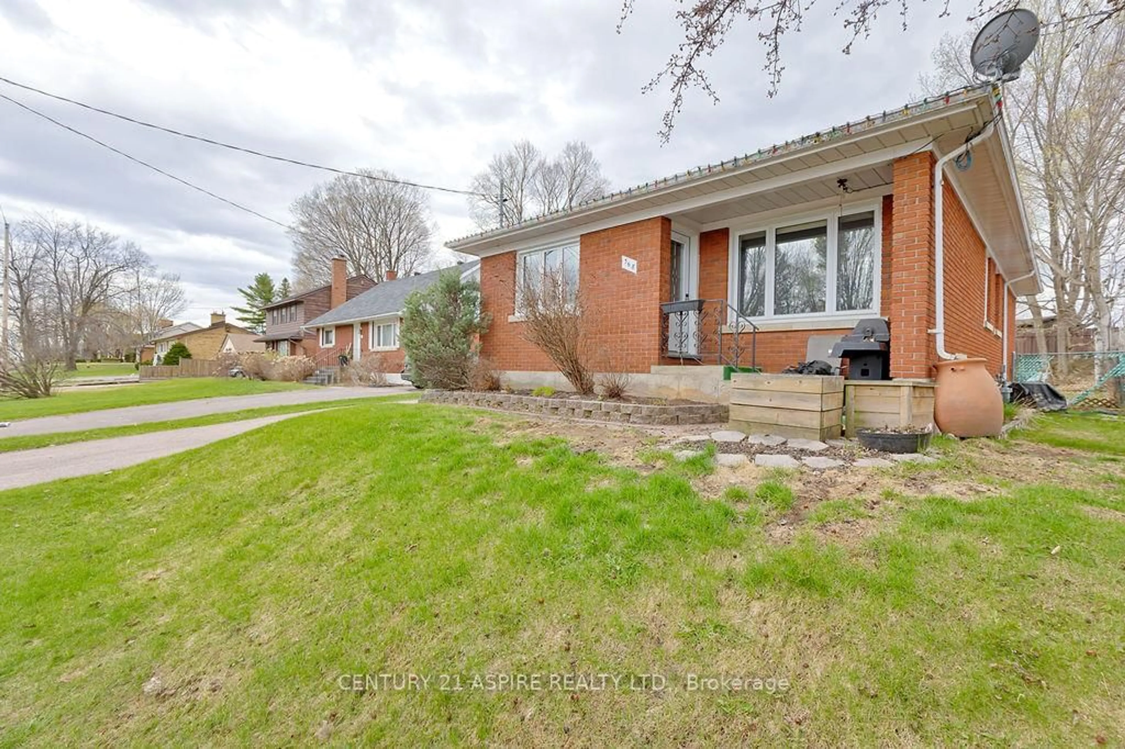 Home with brick exterior material, street for 368 Bell St, Pembroke Ontario K8A 2K4